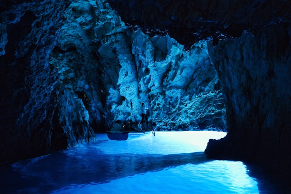 Escursione notturna con cena in grotta a Castro Marina