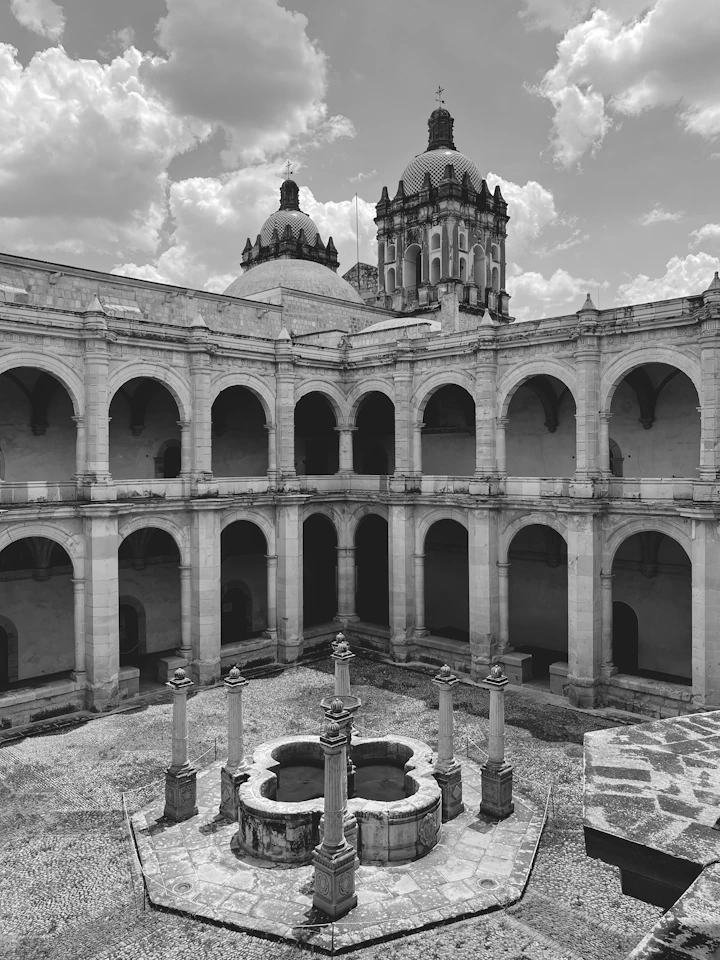 Arcos y cúpulas de la arquitectura colonial chiapaneca