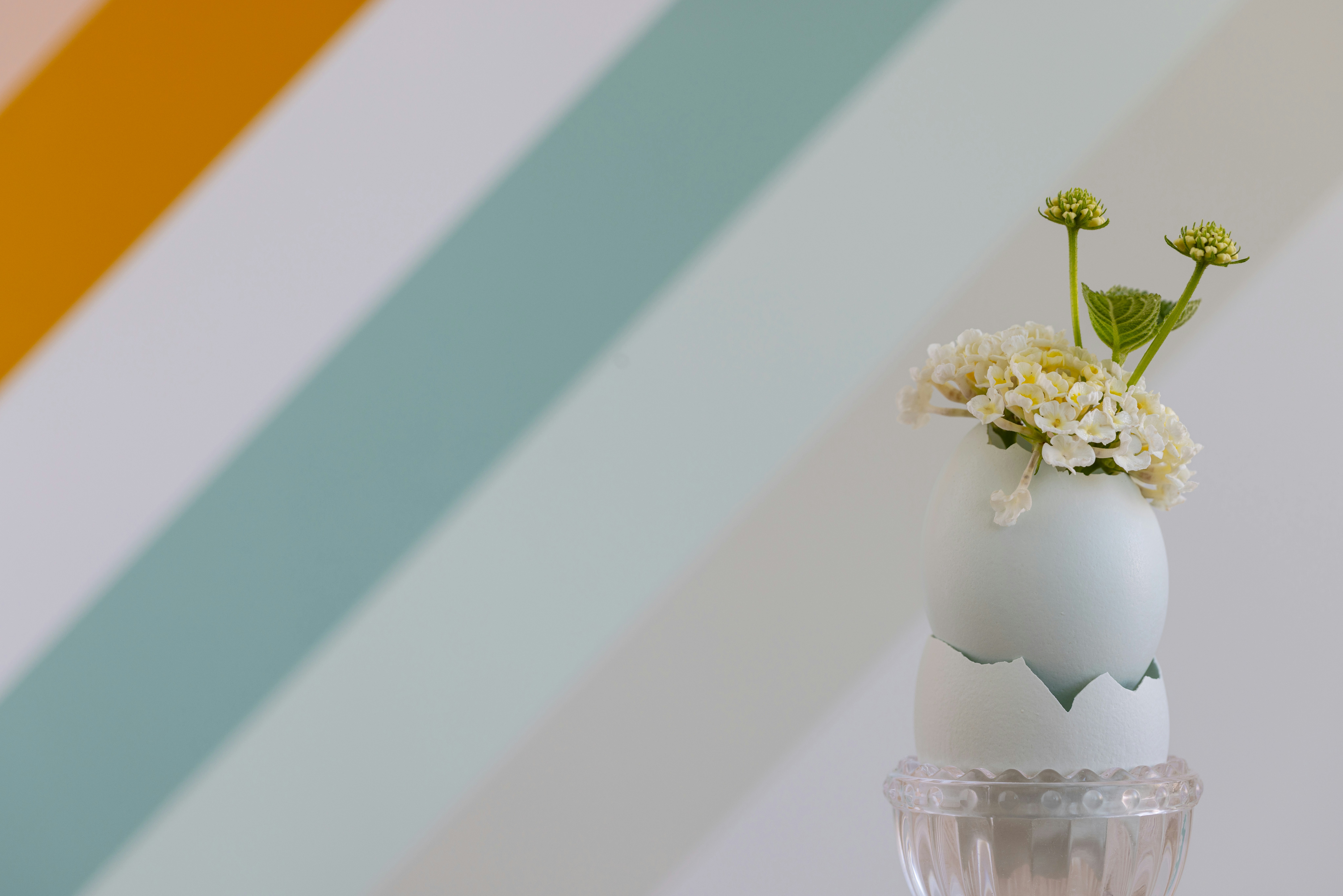 aesthetic spring craft table, wallpaper, Free Easter Crafts for Adults to Sell: Profitable DIY Ideas 2