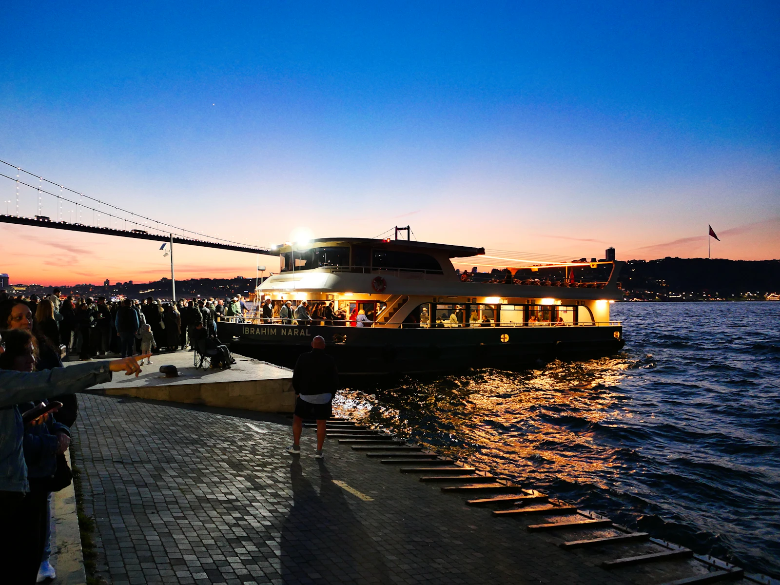 Istanbul Bosphorus Dinner Cruise with Turkish Night Show