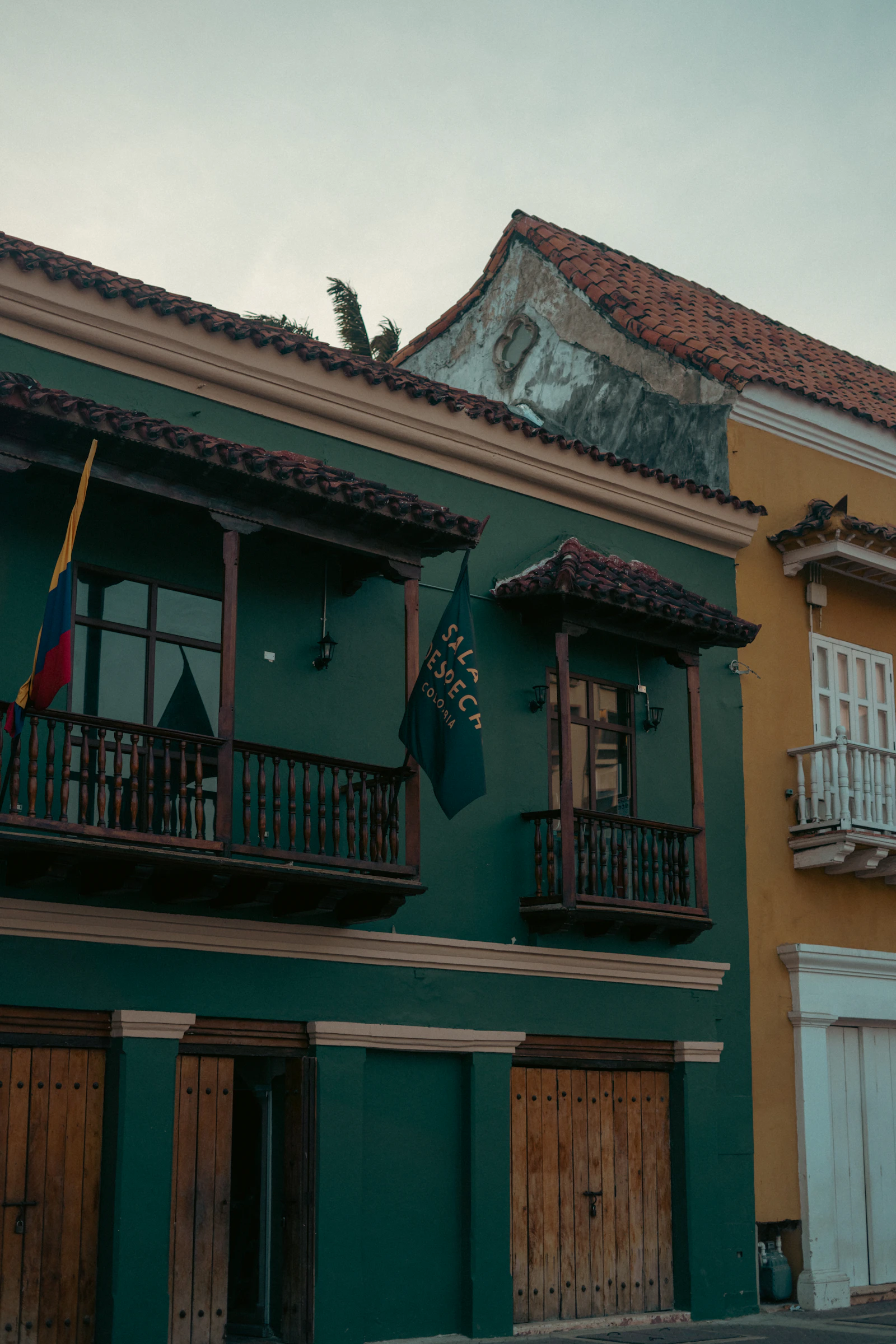 Colorful colonial architecture in Cartagena's old town