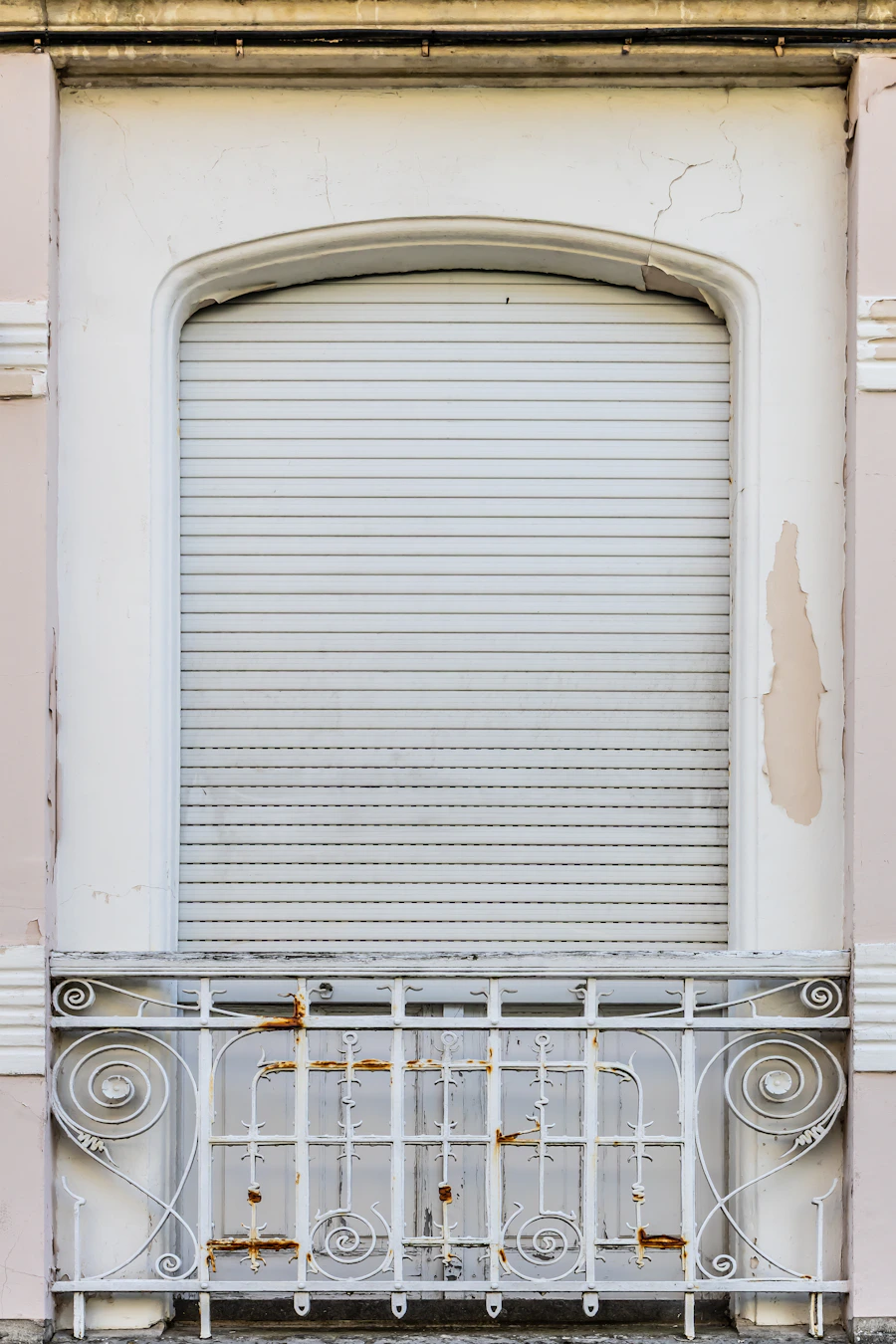 Volets sur façade de maison
