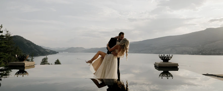 Vendor credits and automatic notification system for wedding service providers