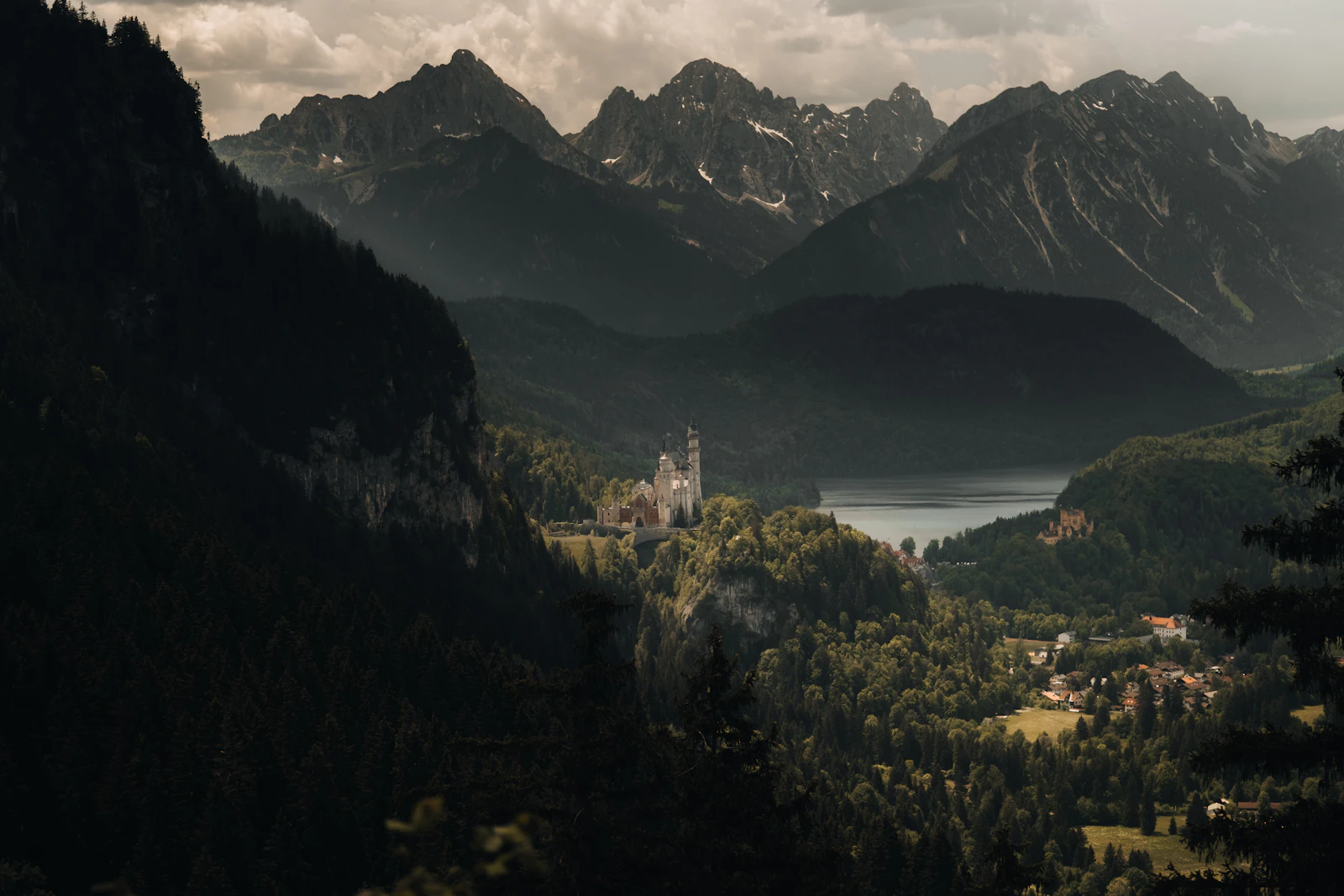 Lago y montañas de los Alpes bávaros