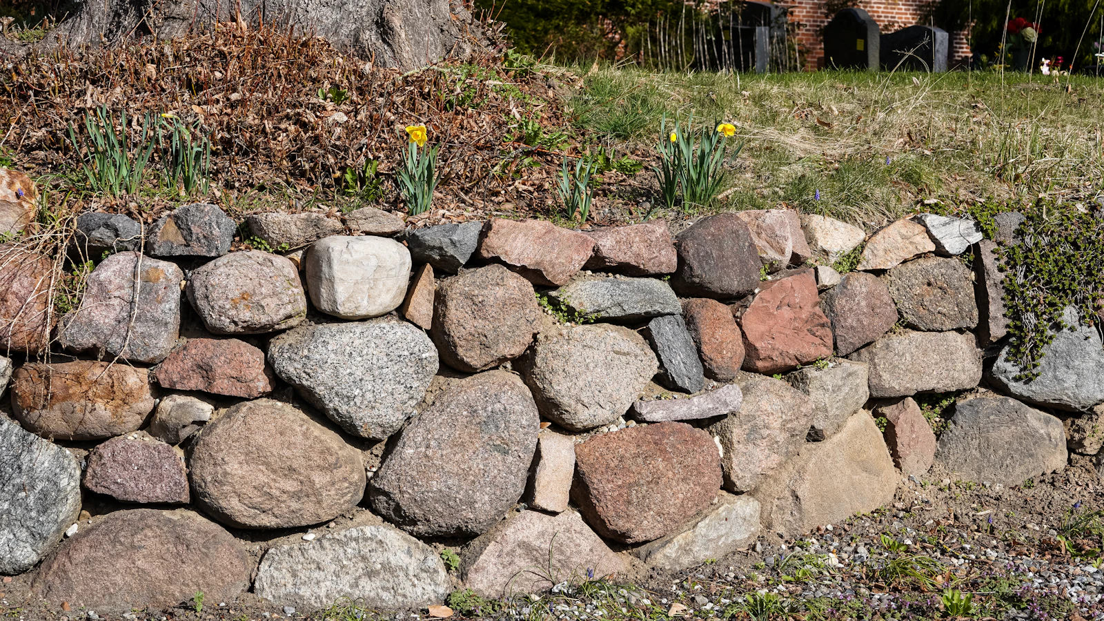 Natural fieldstone retaining wall