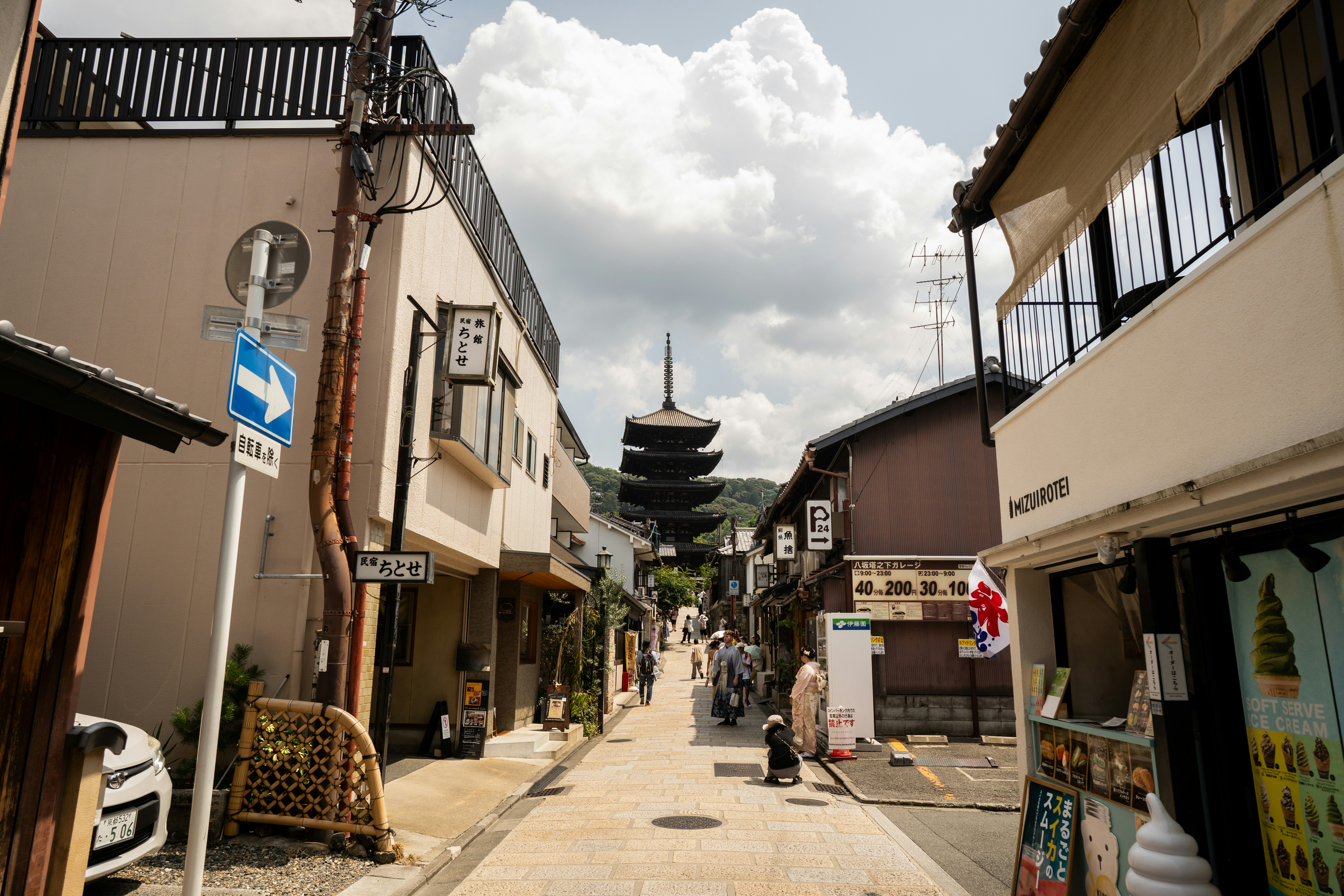 A lane in Higashiyama leading to Yasaka Pagoda