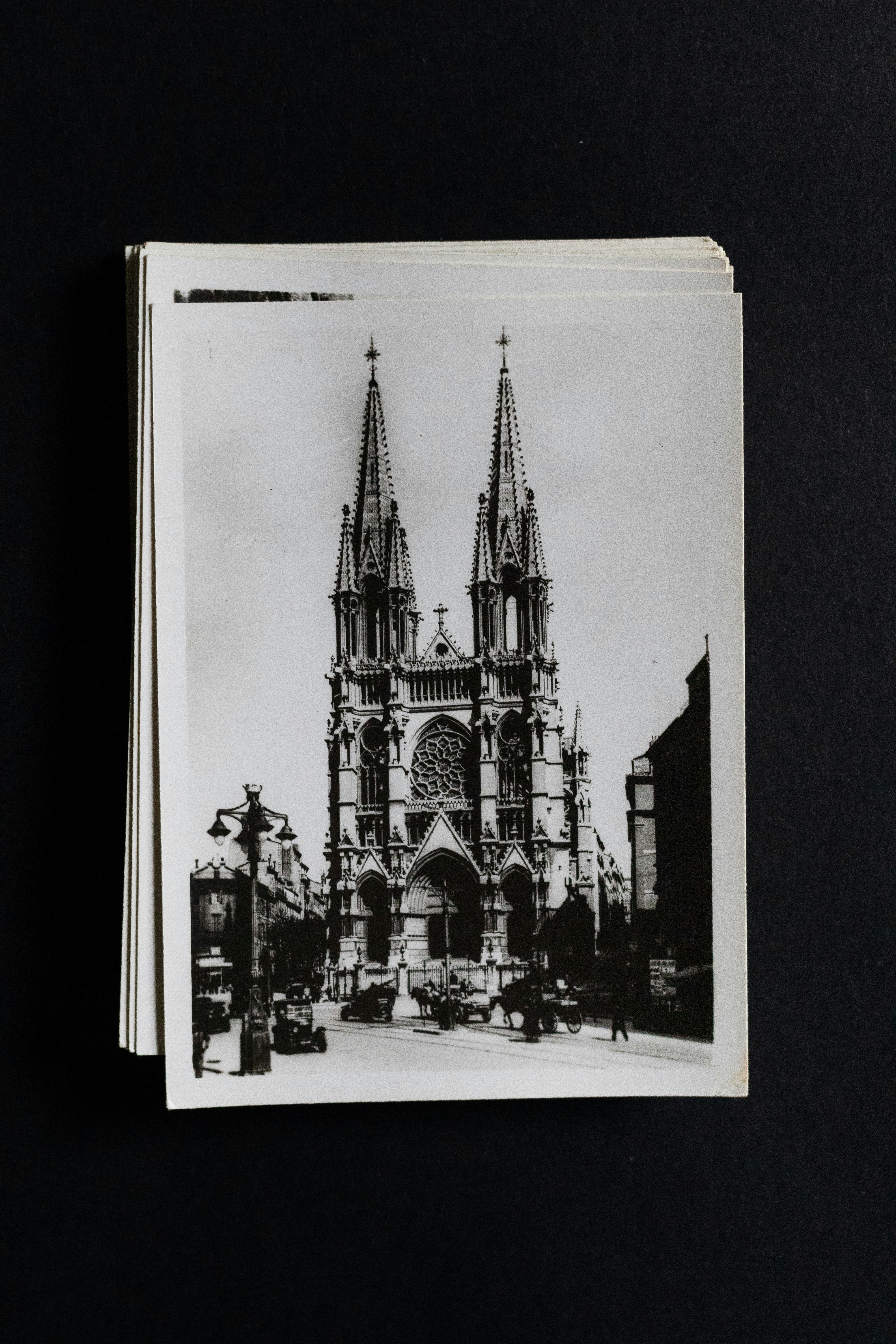 Old black and white postcard of a grand cathedral.