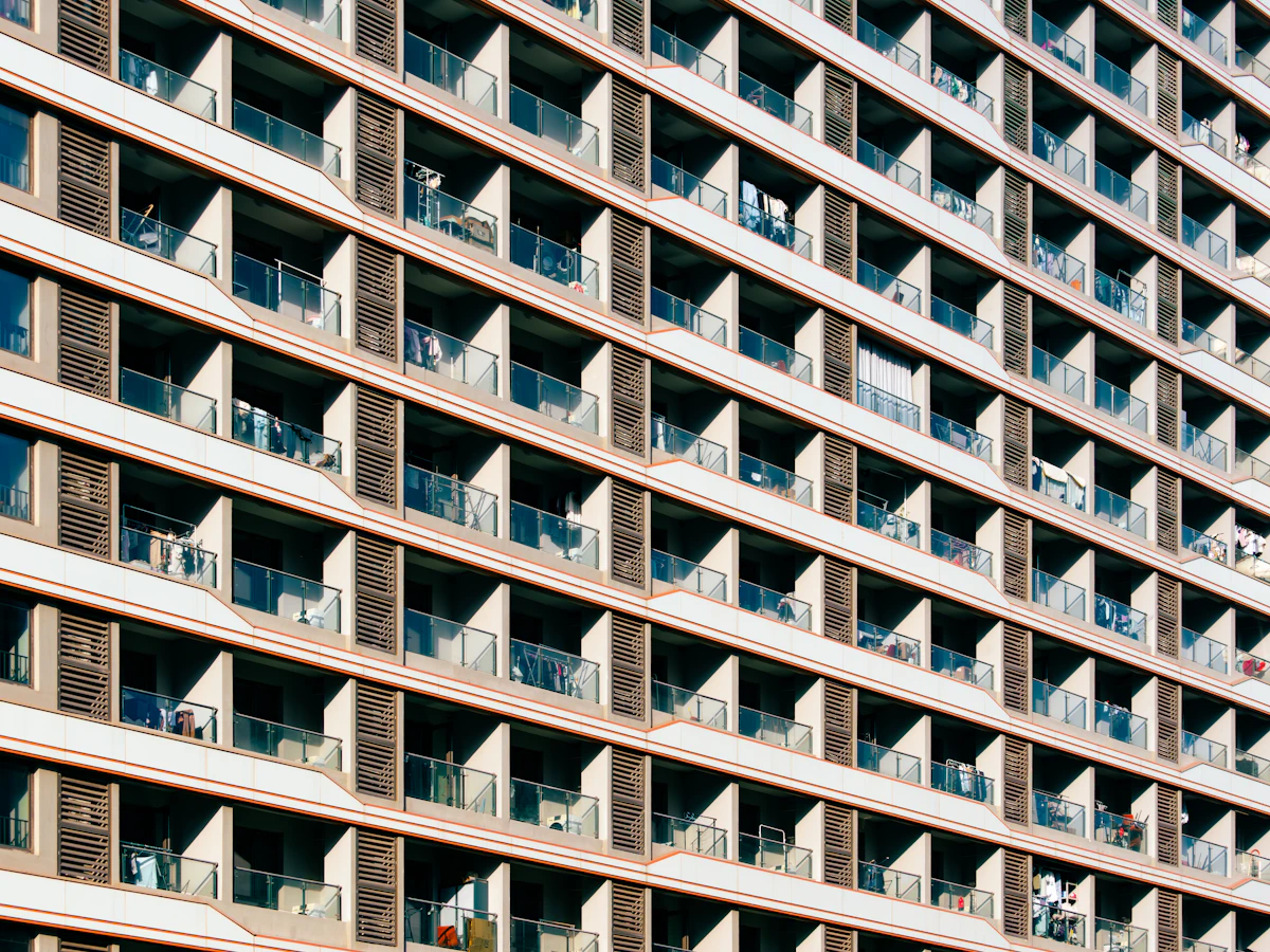 Façade d'immeuble résidentiel moderne