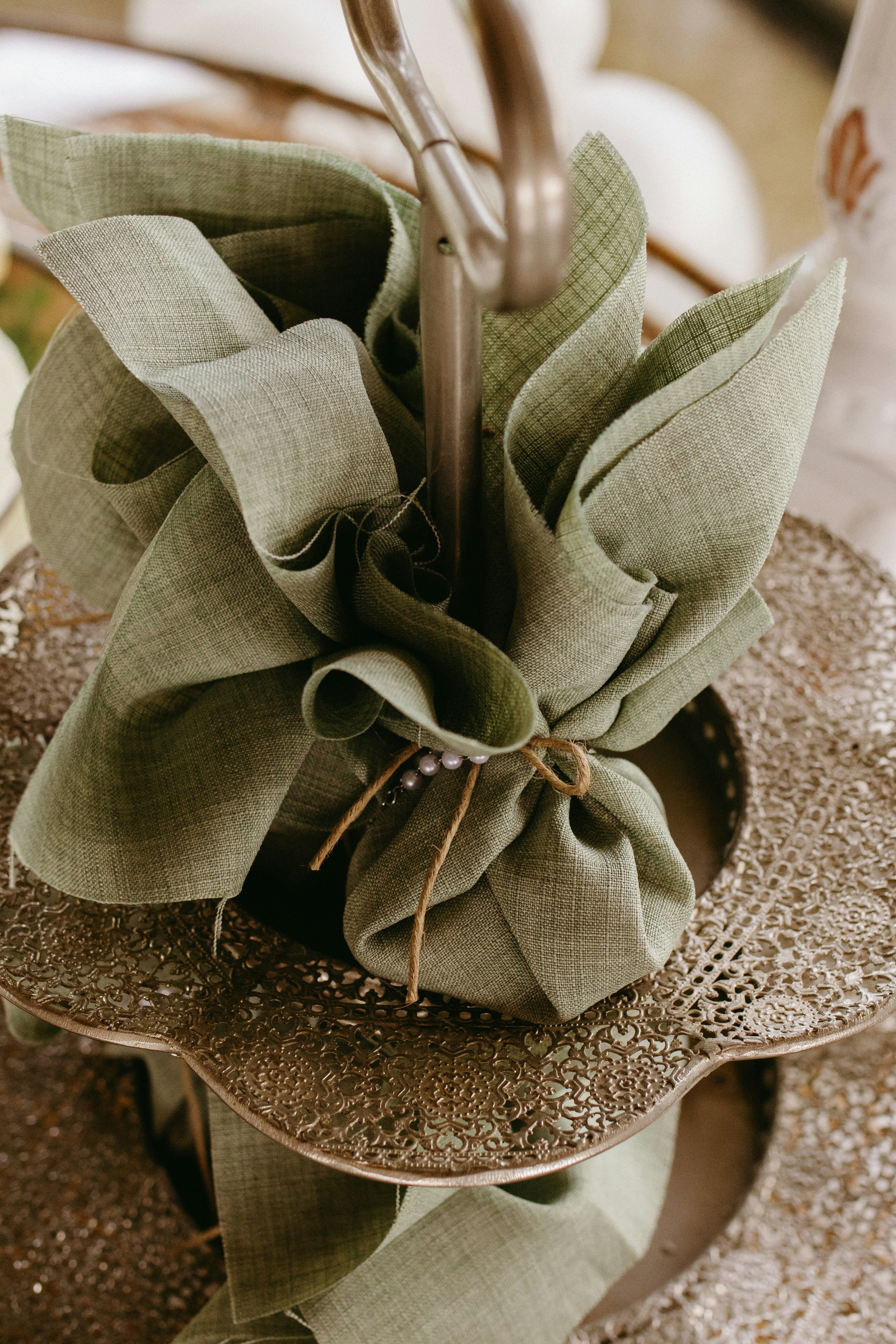 elegant wedding gift table, wallpaper, Organize Your Wedding Gifts and Cards: Top Stress-Free Tips 3