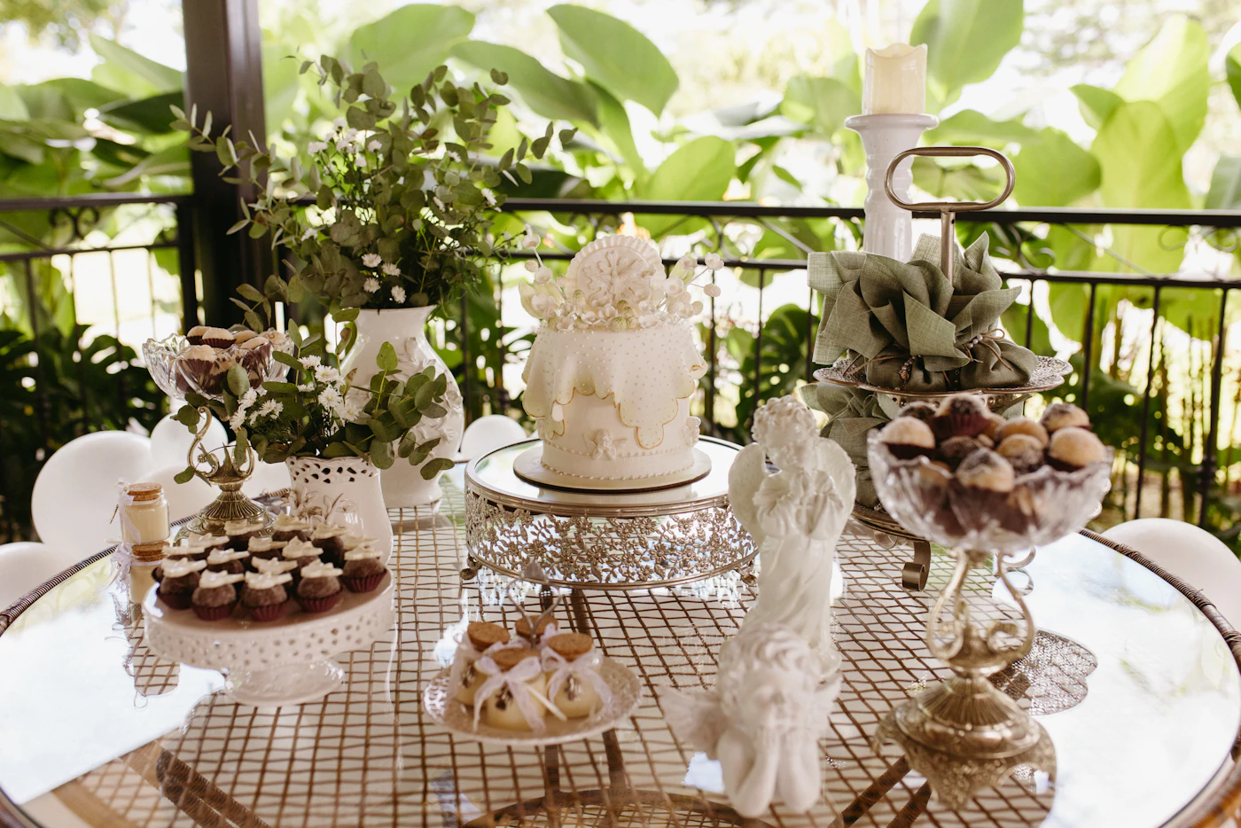 How to design a dessert table with allergy-friendly options — A tiered dessert table with labeled gluten-free and vegan options.