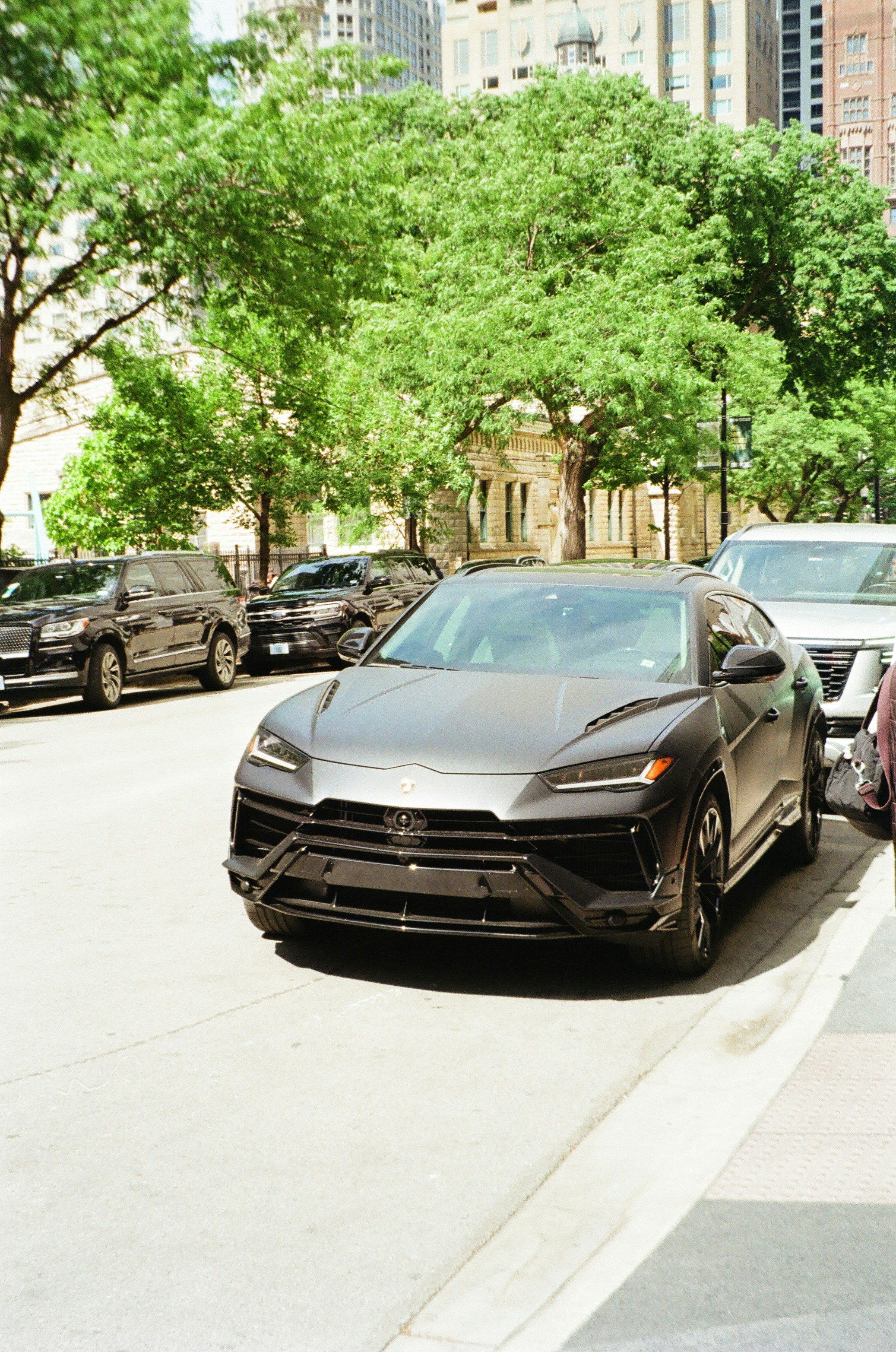 modern black performance suv, wallpaper, 2026 Dodge SUV Guide: Which Model is the Best Choice? 3