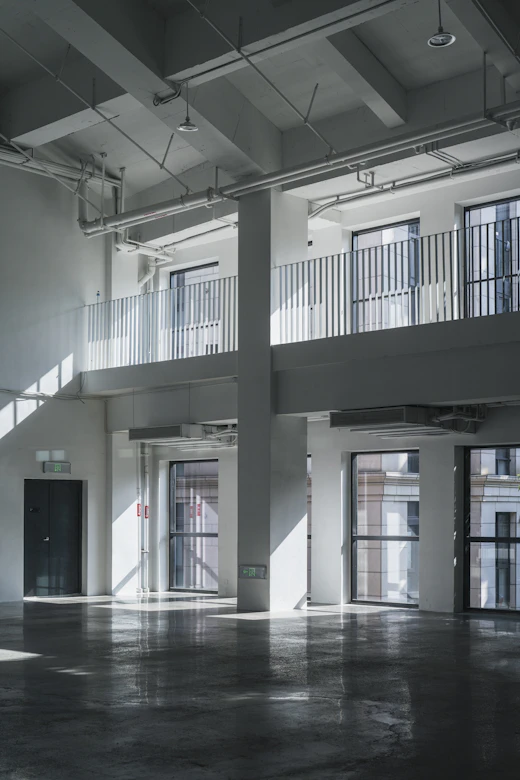 Tall ceilings and natural light