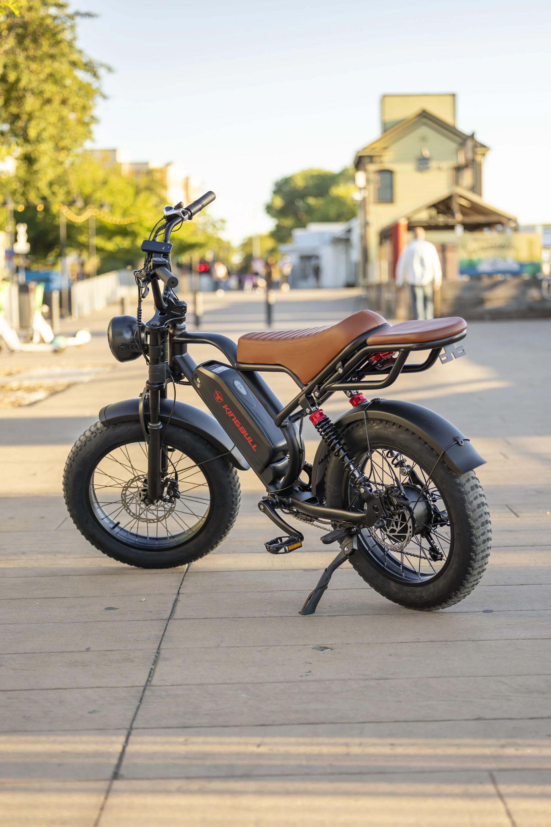 Moto elétrica em ambiente urbano