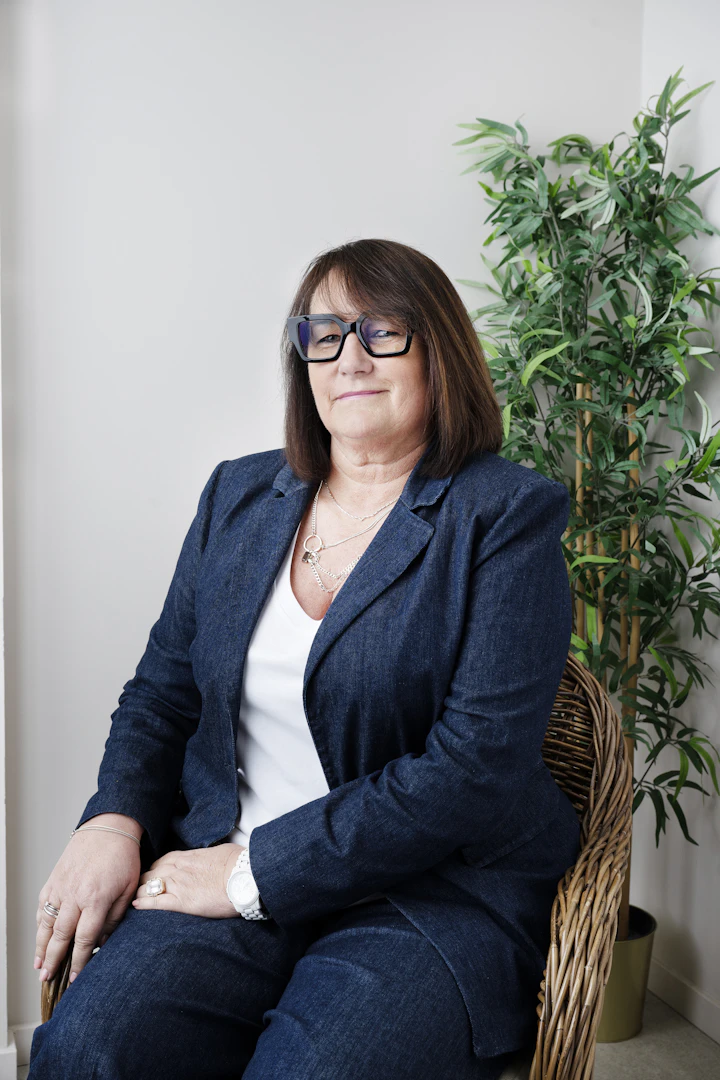 Retrato de la Dra. Marta Aráoz en su despacho