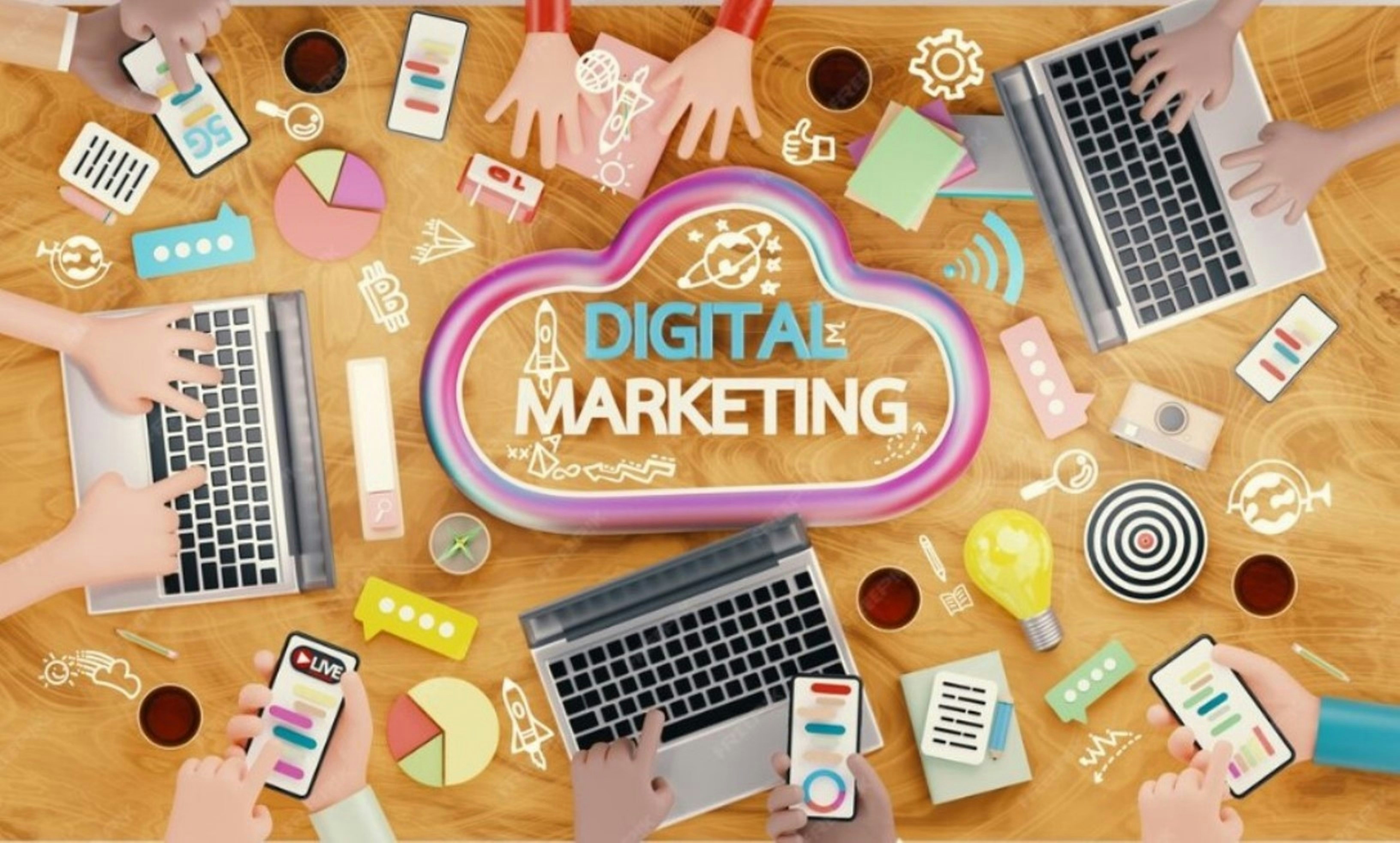 Tangan, laptop, dan ikon pemasaran mengelilingi cloud 'pemasaran digital'.