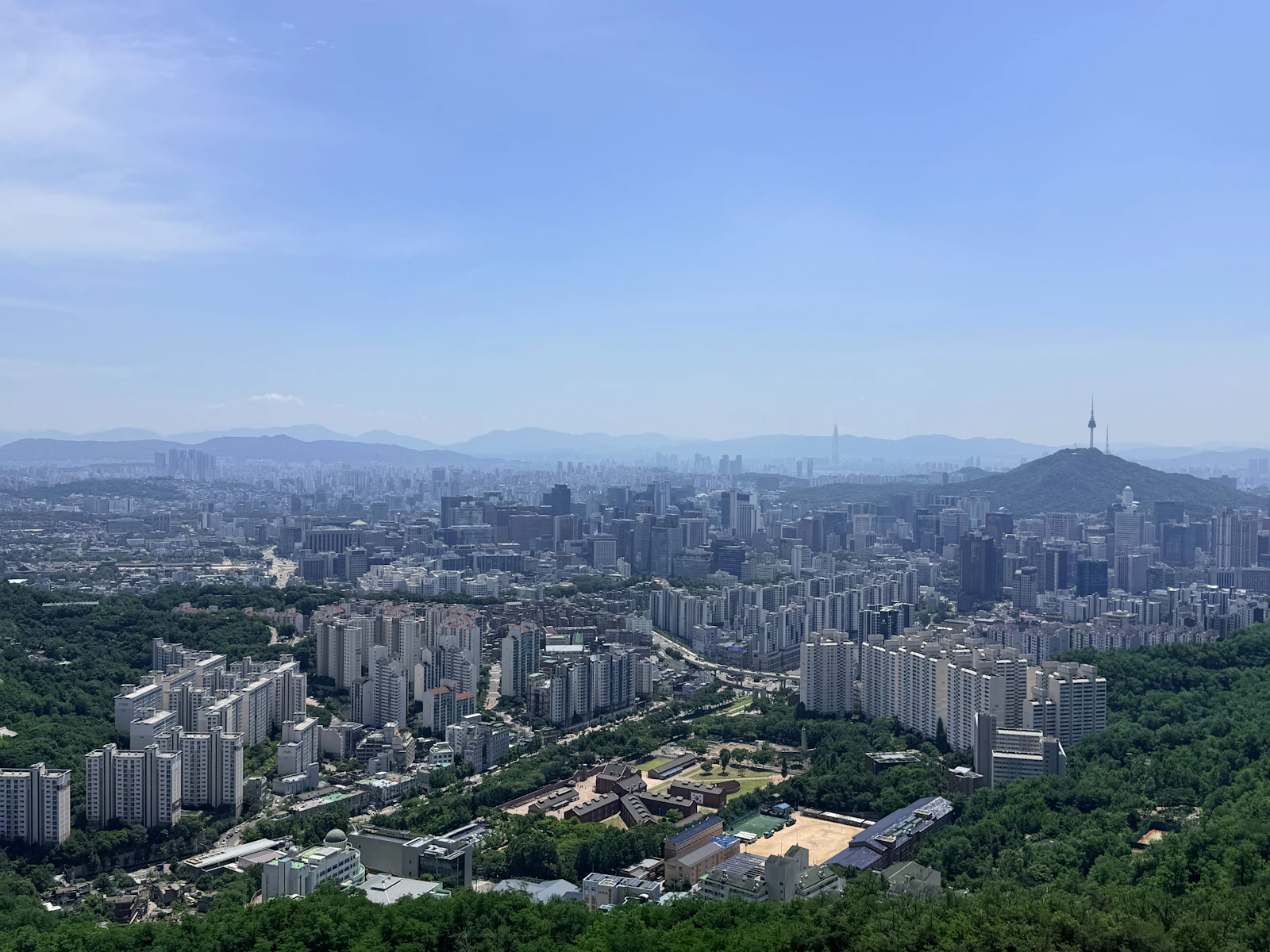 서울 아파트와 도시 스카이라인