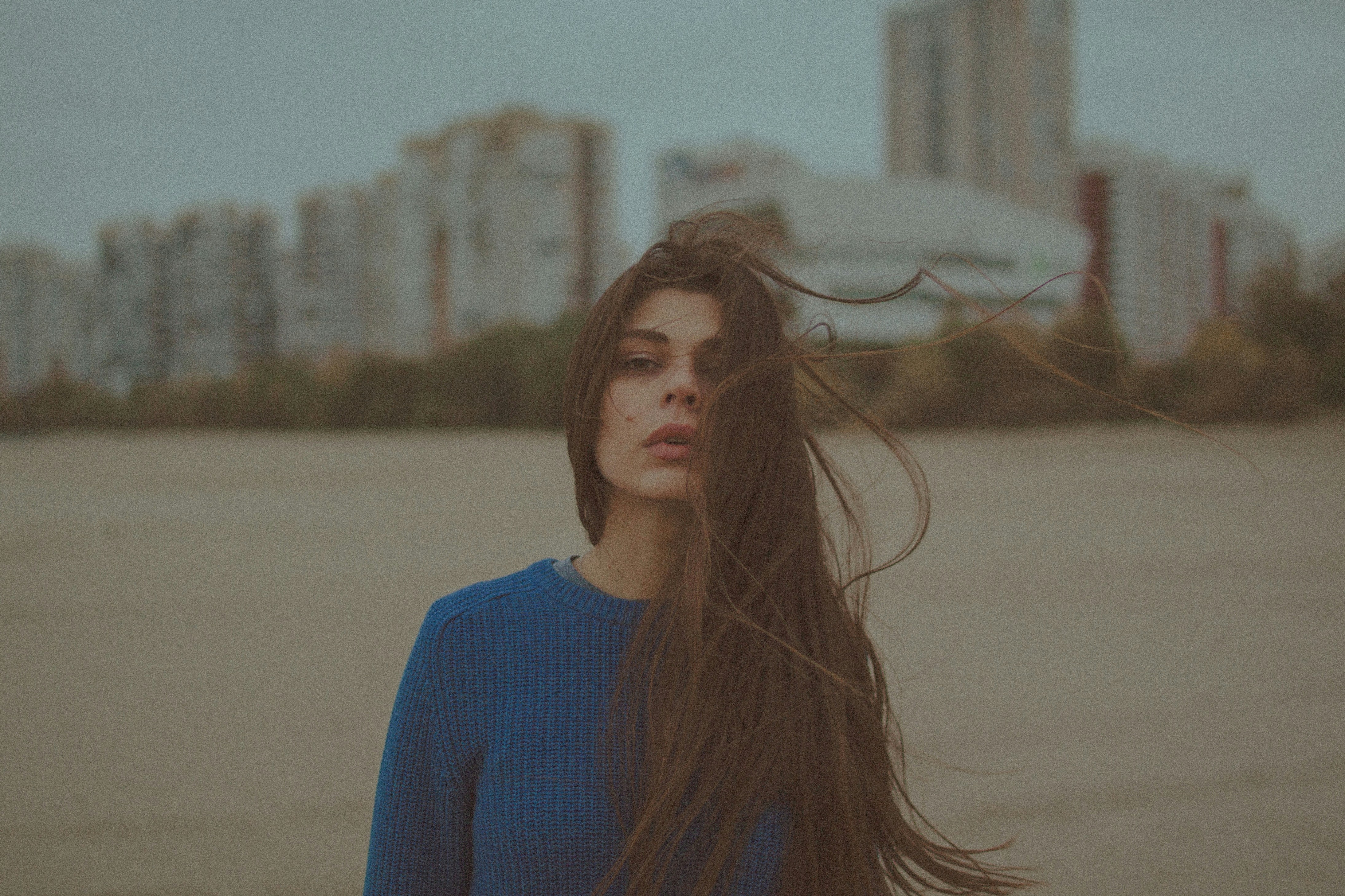 windy landscape fashion, wallpaper, Choosing Dresses for Windy Days: Style Tips for Breezy Weather 5