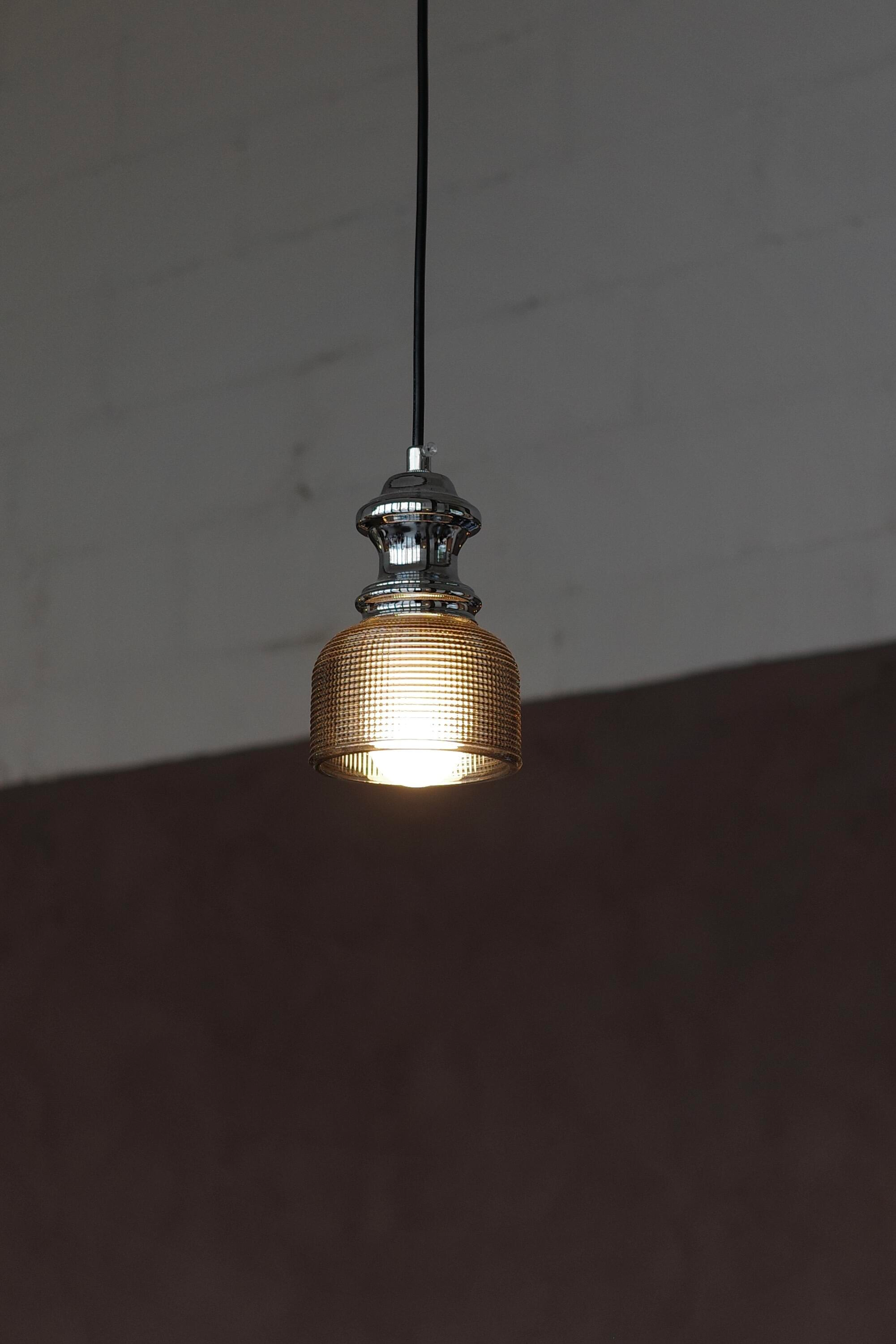 Single Pendant Light Wallpaper