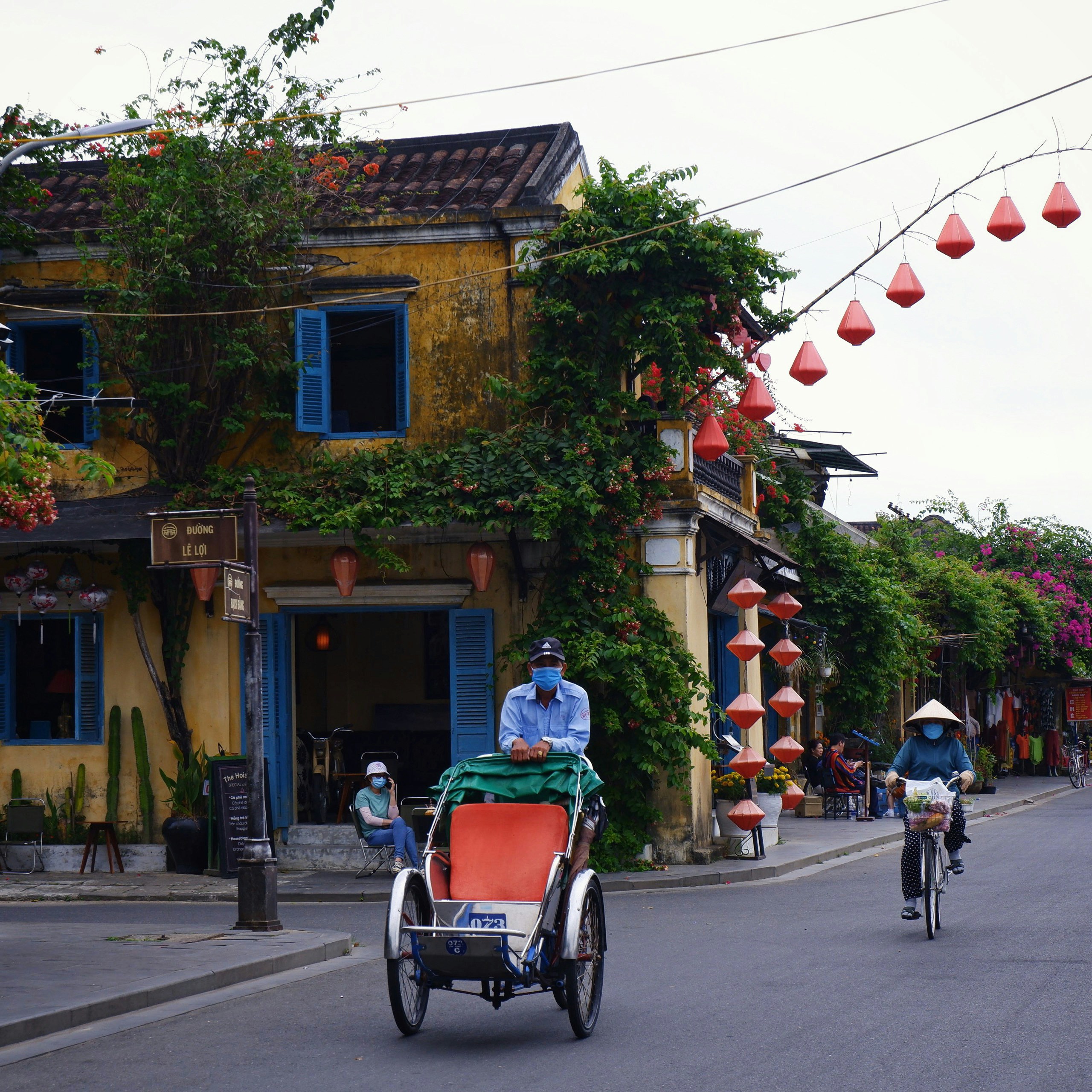 Áo Dài portrait in the Ancient Town