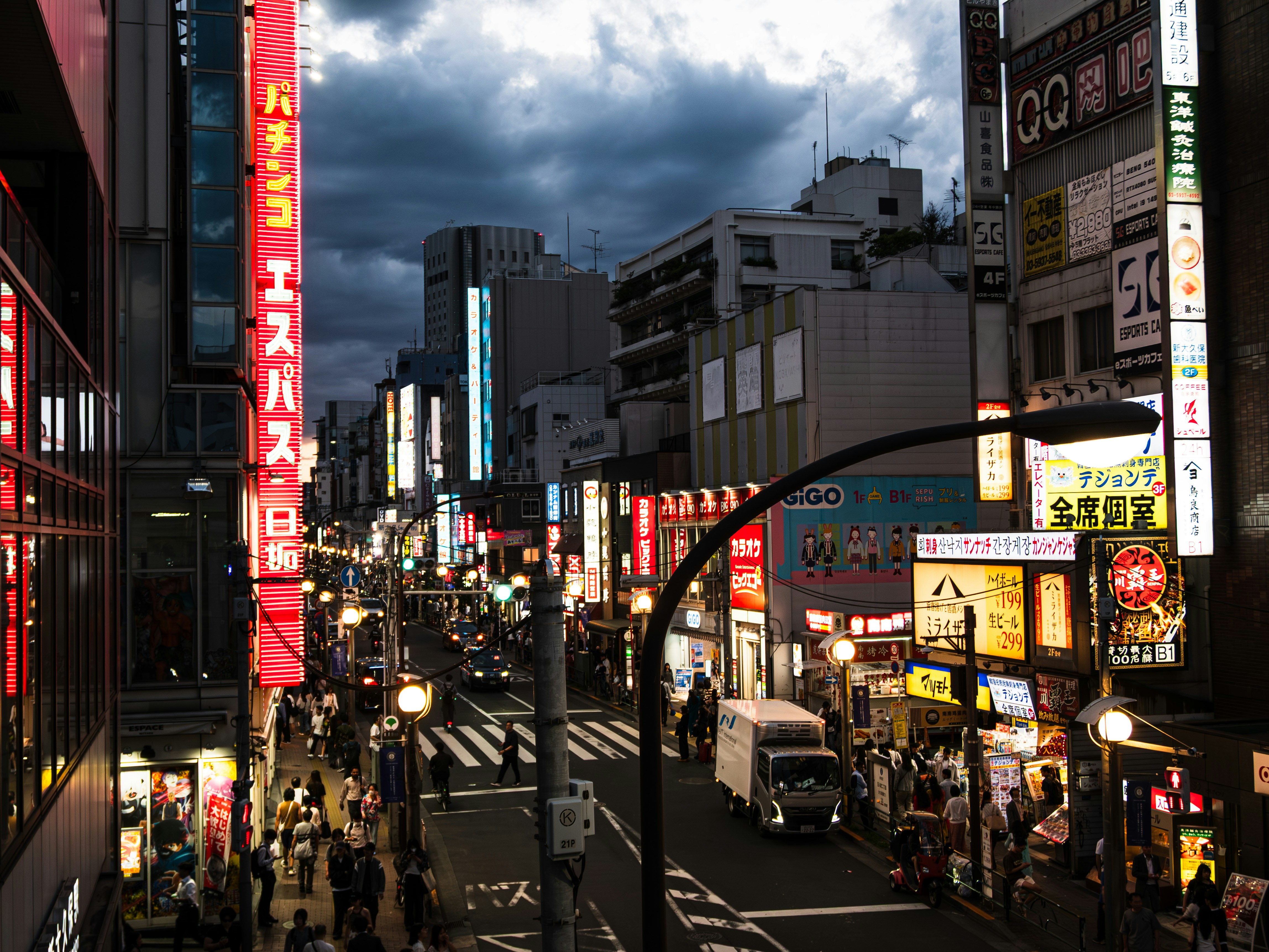 Anime Vibrant City Street At Night With Neon Signs And People. 4K Wallpaper #2226