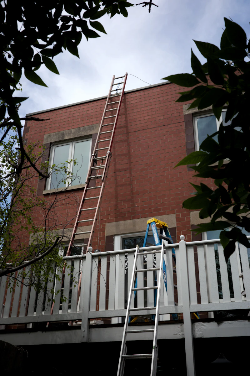 Werner 3-section extension ladder (6.7m)