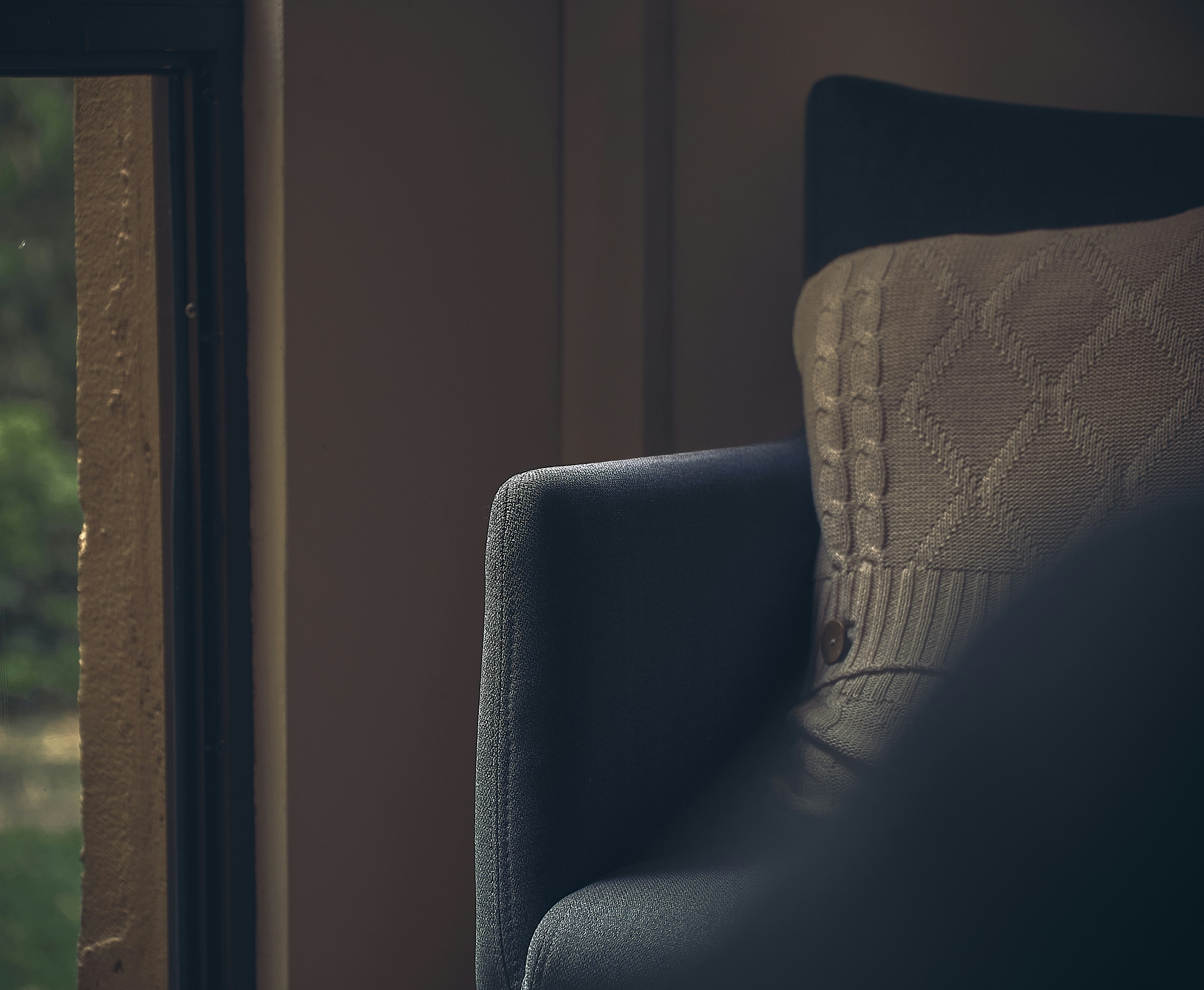 dark blue interior, wallpaper, Dark Blue Basement: Low Budget Design Guide 3