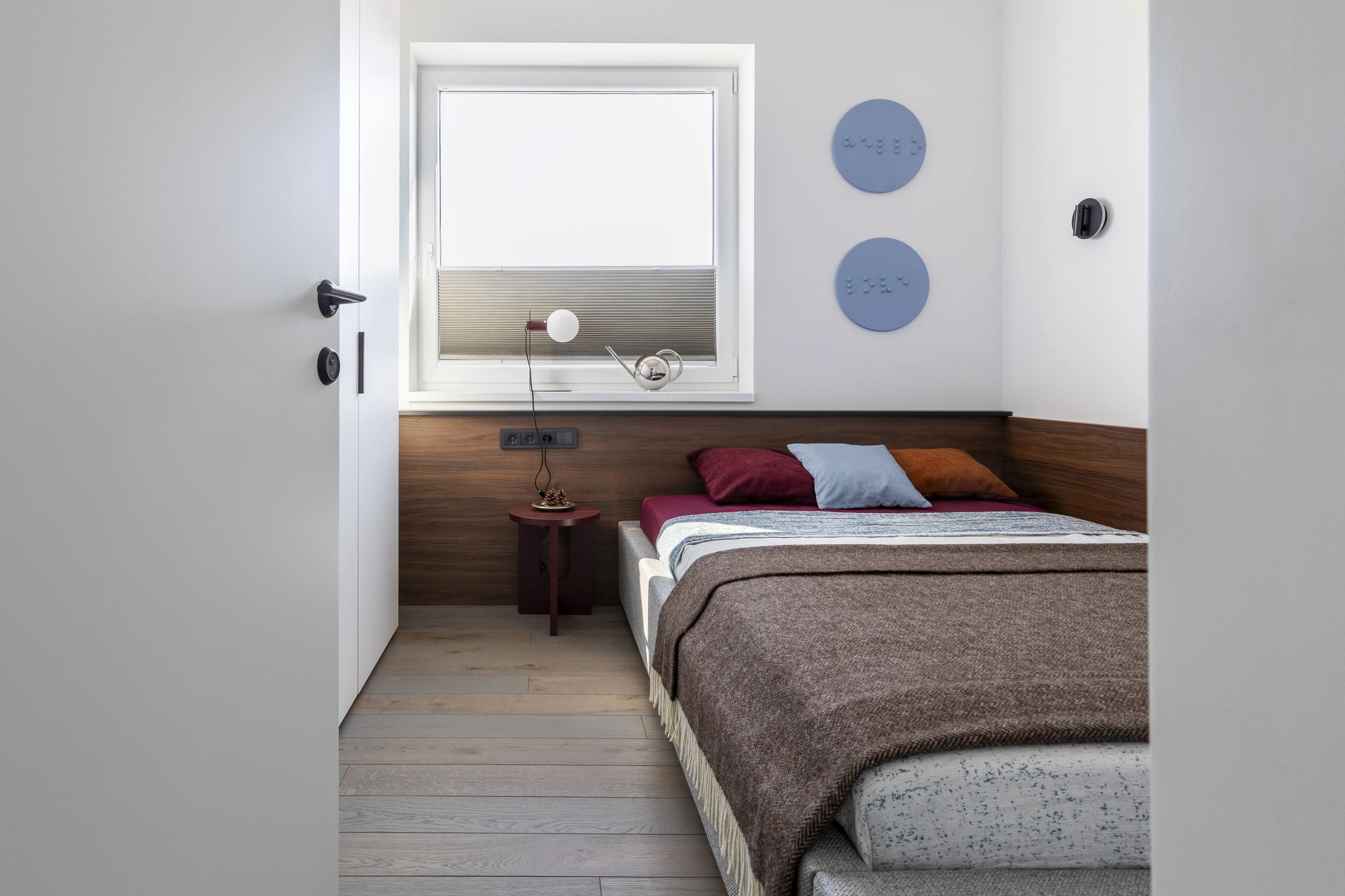 Small bedroom with a single bed and blue decor
