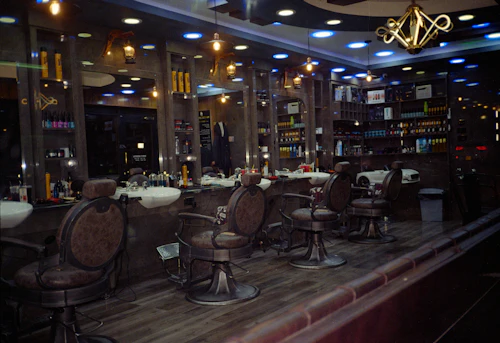 Suasana kursi barber Kingsman