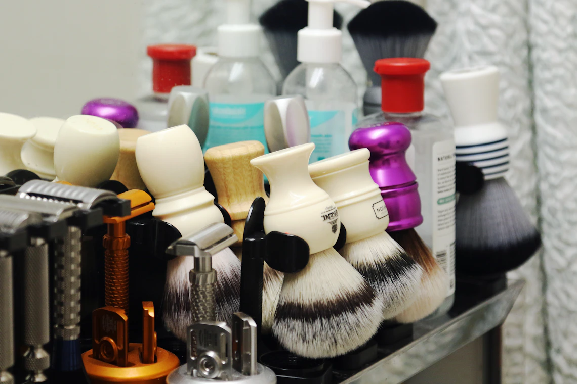 Shaving brushes, razors, grooming tools, and bathroom personal care products