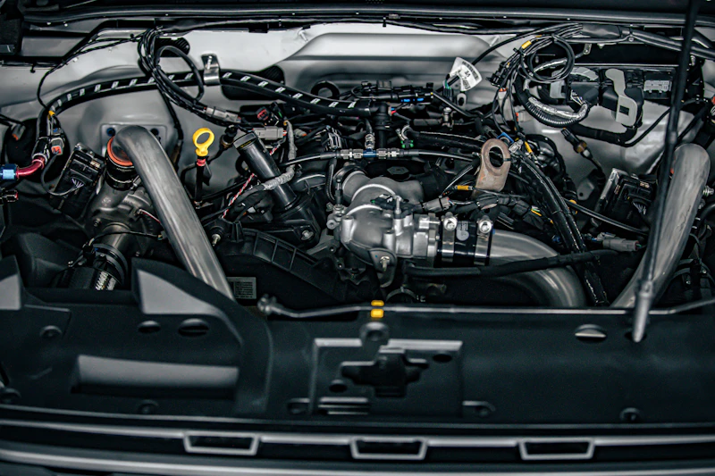 Detalhe do compartimento do motor automotivo