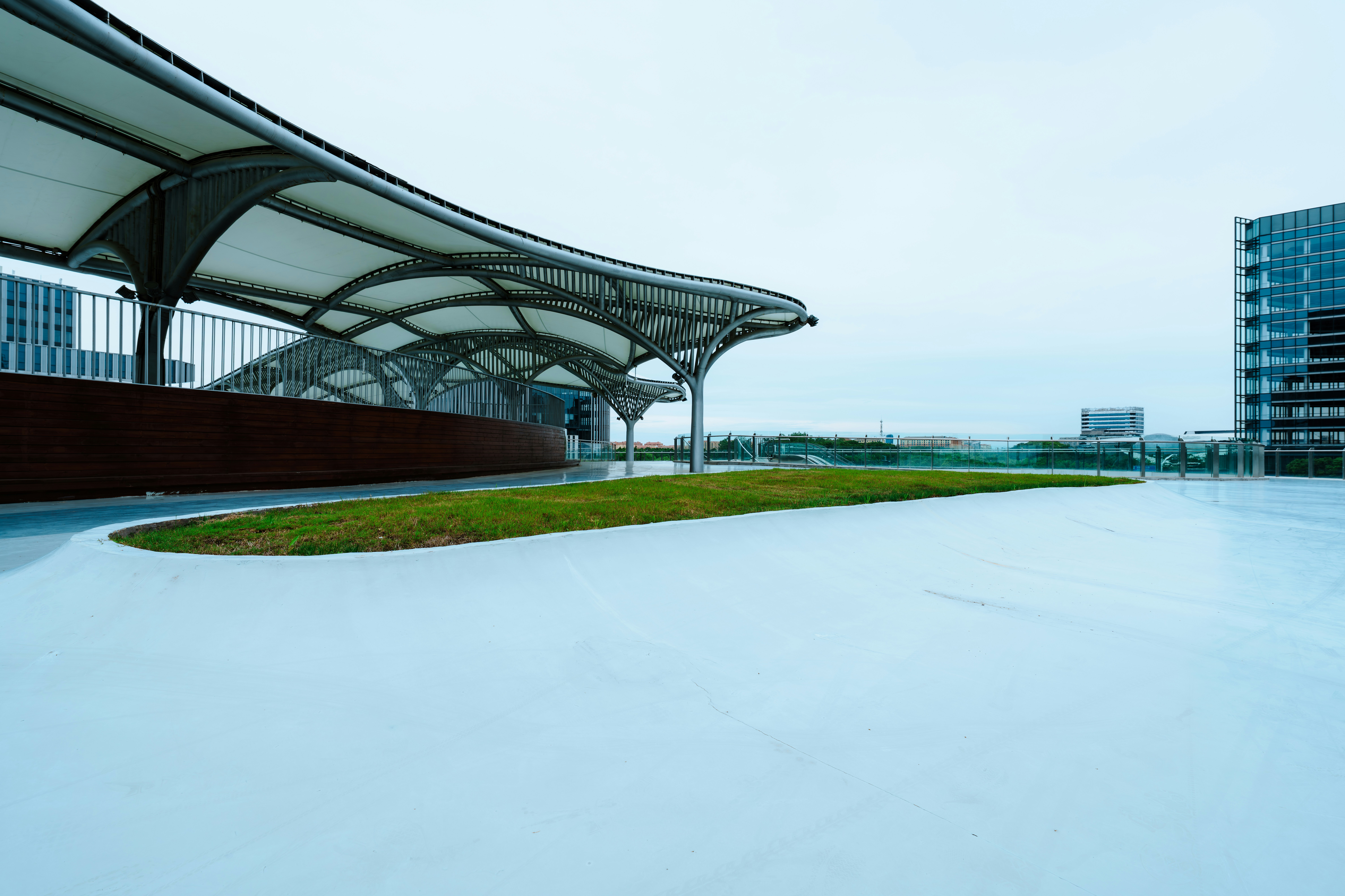 One Board, No Audience: What Japanese Solo Skate Culture Gets Right That American Crews Miss