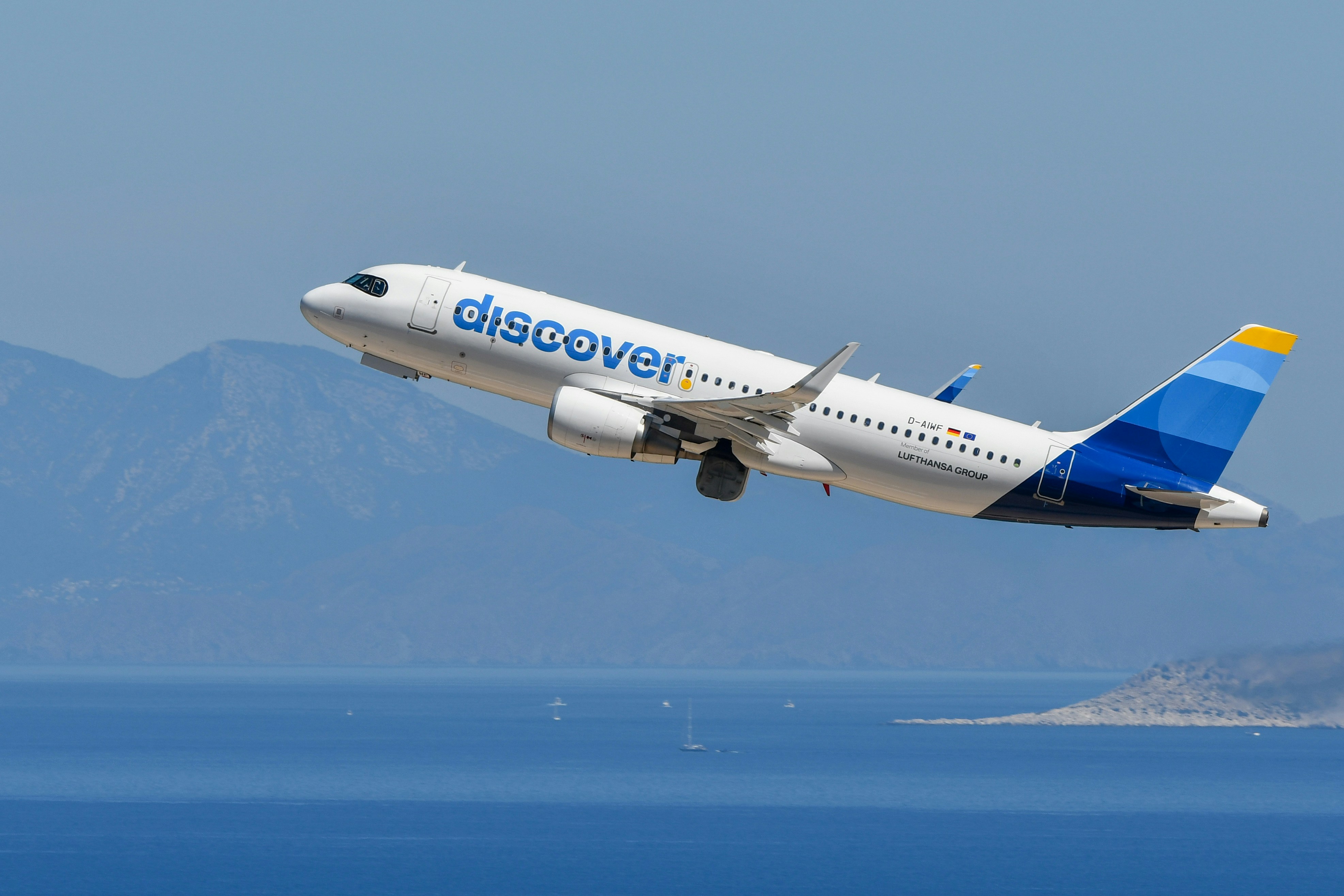 Commercial airplane with
