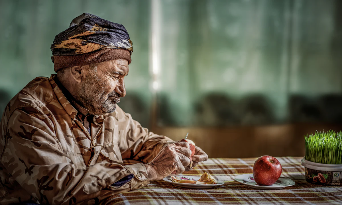 He Cuts His Apple Into Eight Pieces Now — The Mouth Problem Medicare Refuses to Cover