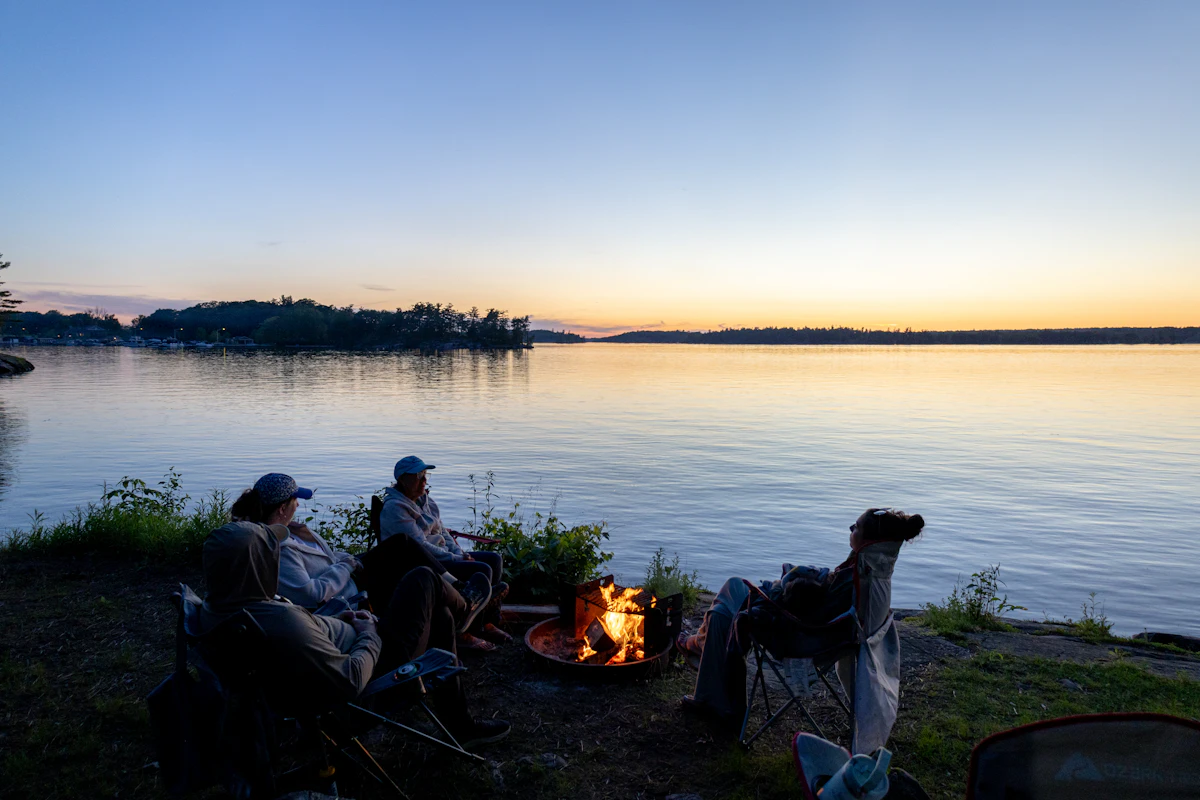 Affordable family camping vacation by a lake — Photo from Unsplash