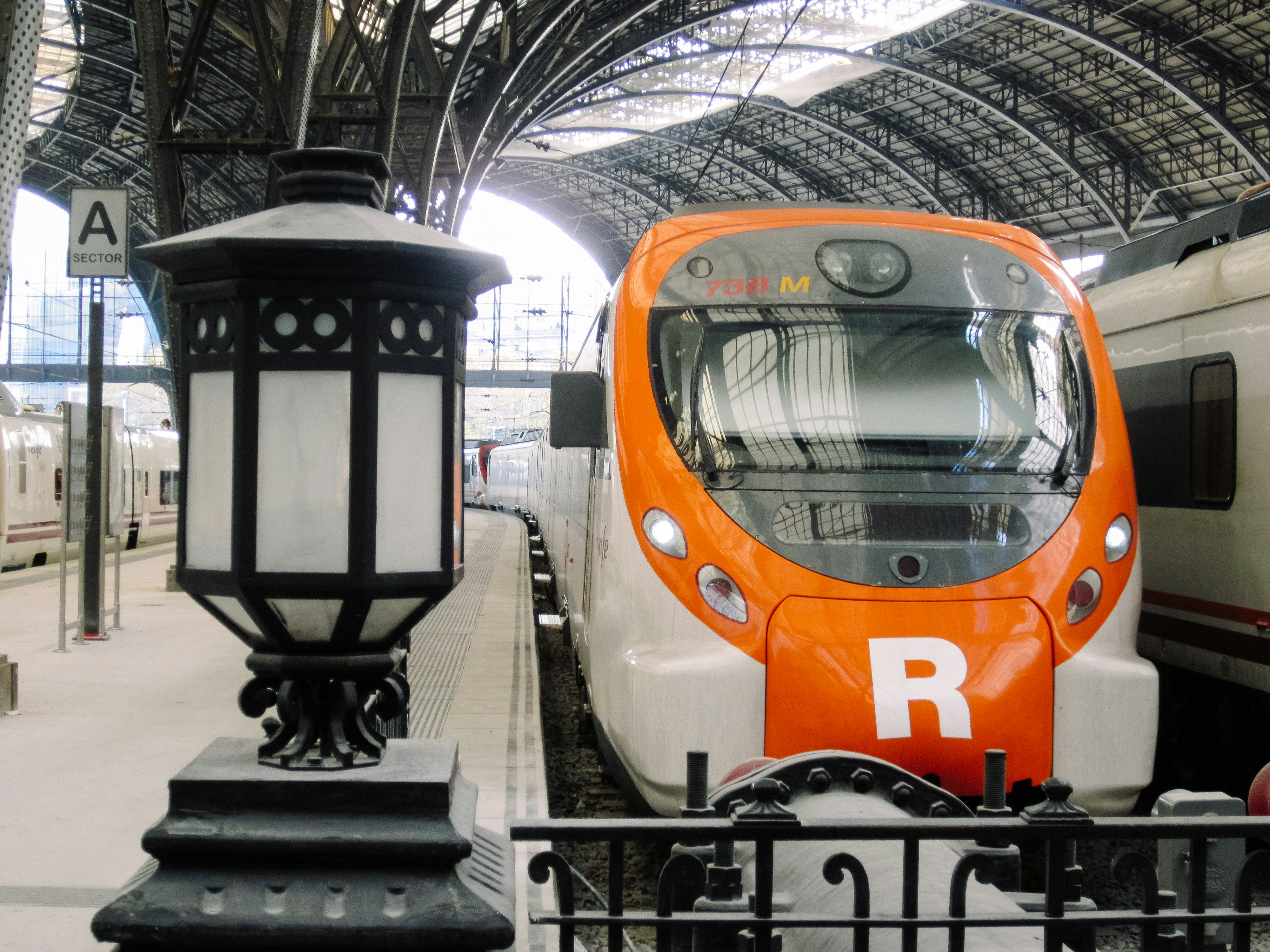 Un accident ferroviaire en Espagne relance les questions sur la sécurité des TGV.
