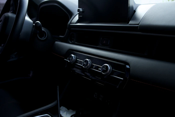 2023 Luxury Sedan Premium photo 3
