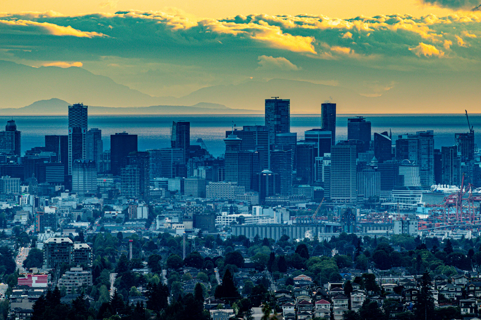 AZUR Legacy Collection Hotel: Riviera Glamour in Downtown Vancouver