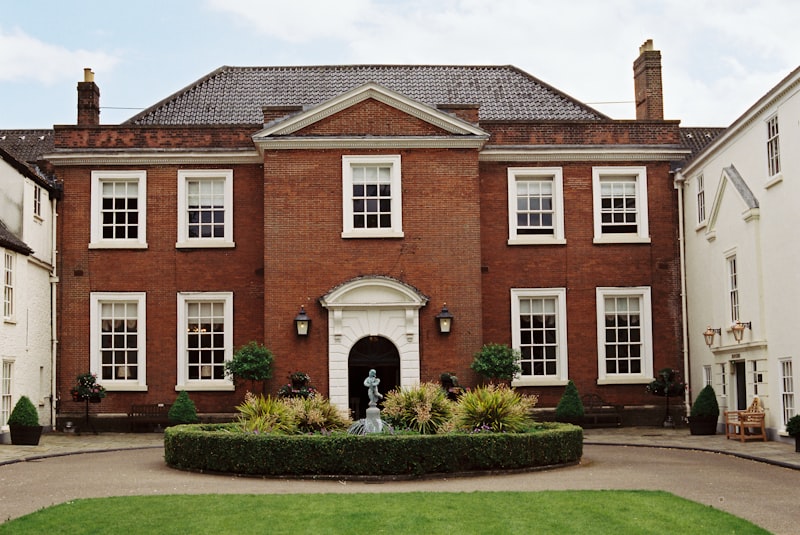 Golf & Country Club Living — Kenwood