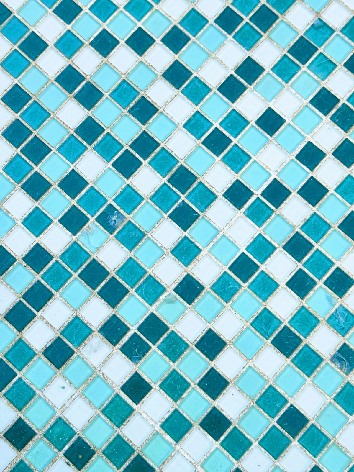 Pastilhas de Vidro em 2026: Revestimento de Destaque para Piscinas, Cozinhas e Áreas Molhadas com Alta Performance
