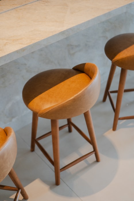 Tabouret réglable en chêne