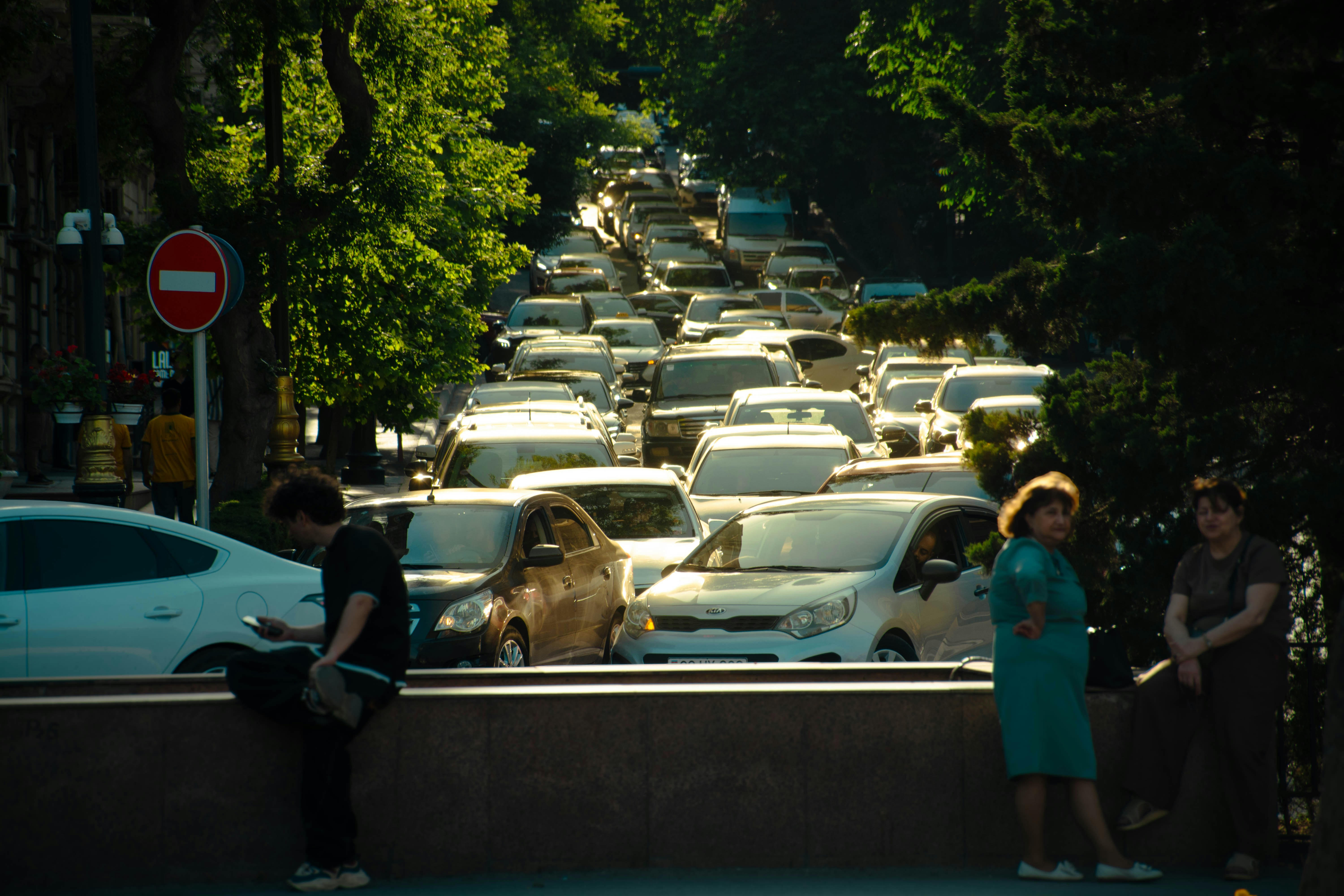 Cars Busy Street With Cars In Traffic And People On Sidewalk. 4K Wallpaper #2370