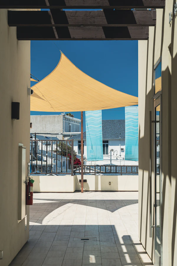 Pérgola moderna sobre terraza