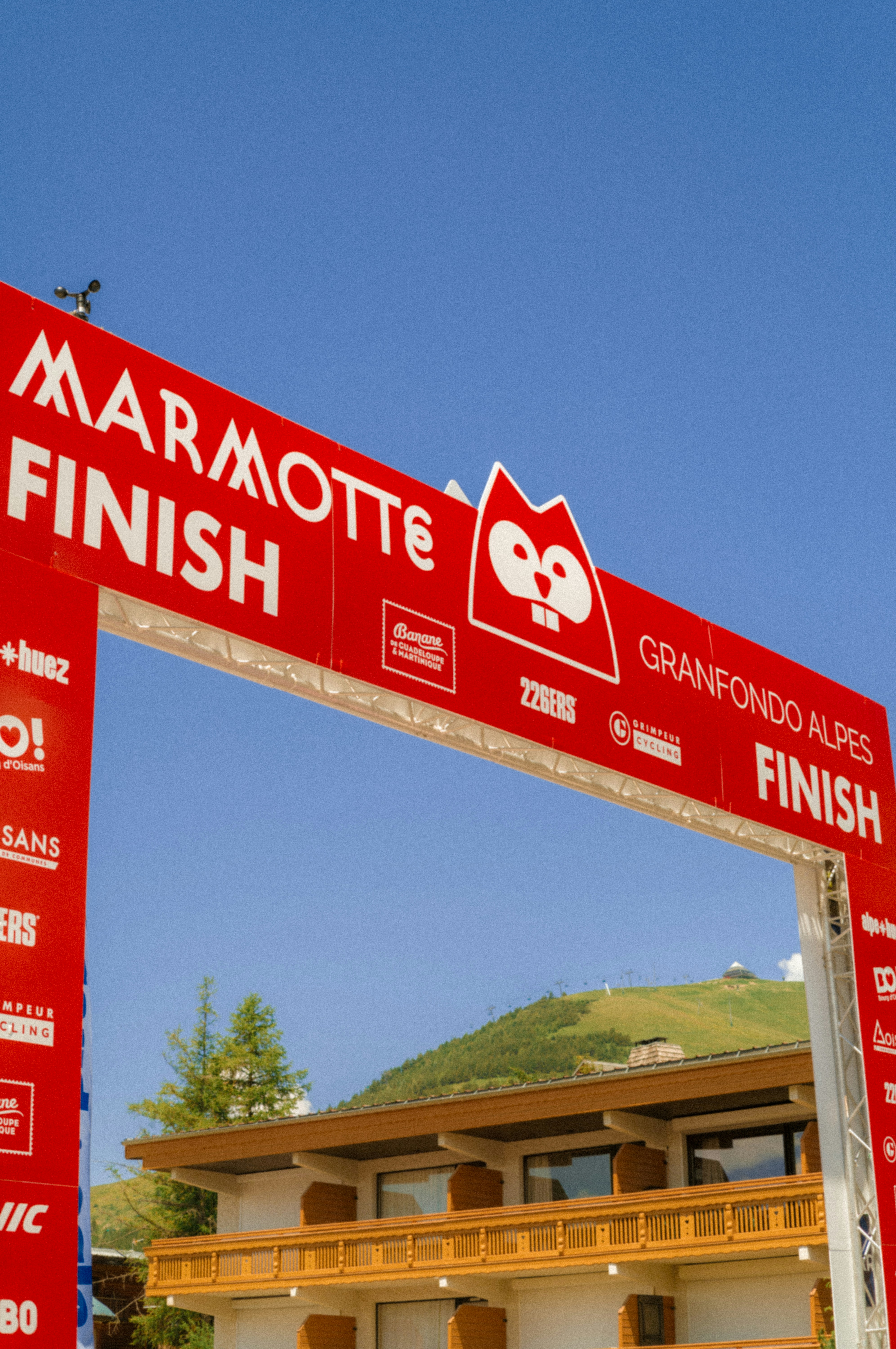 Marmotte granfondo alpes finish archway