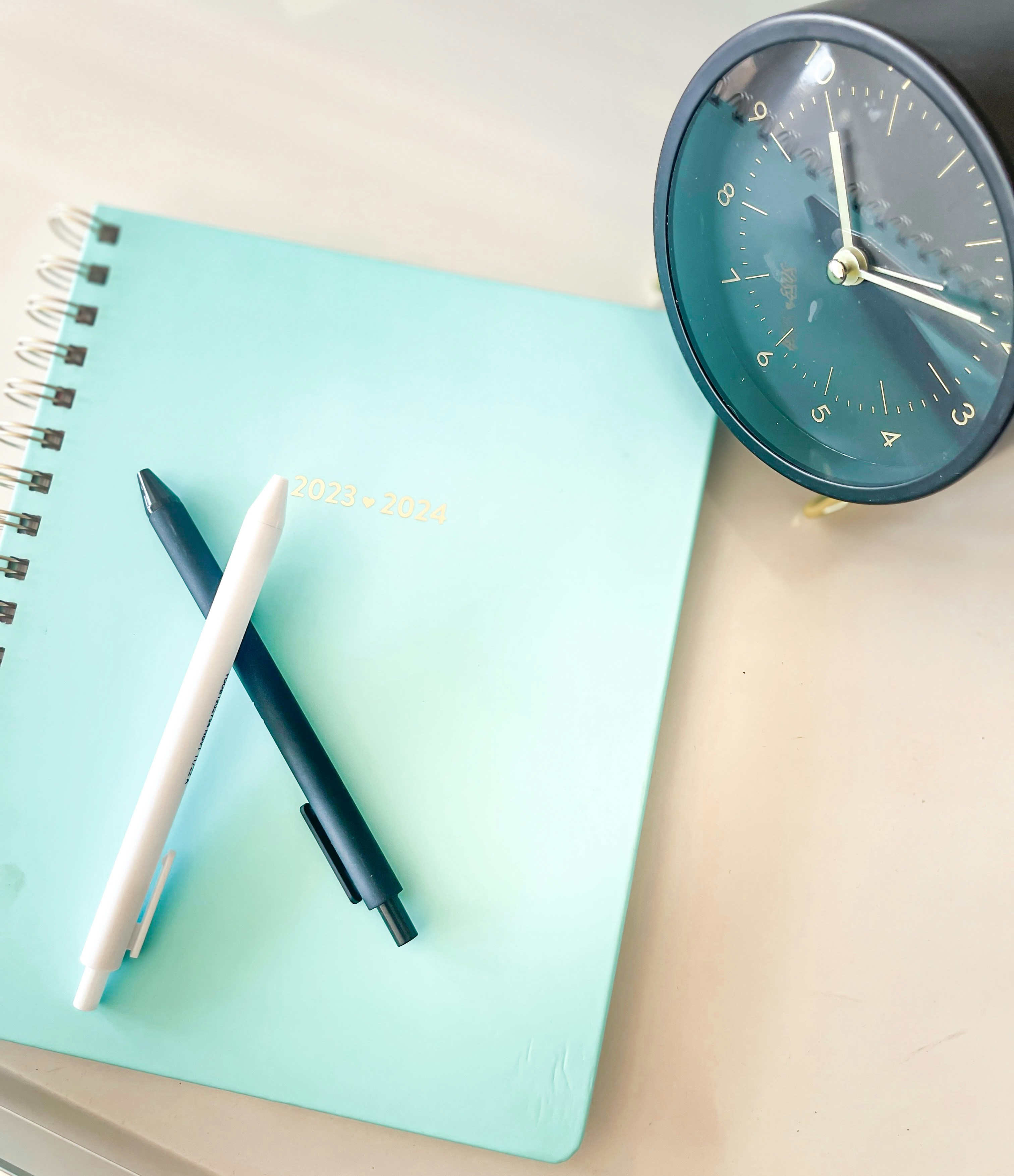 Student starting to study with a timer