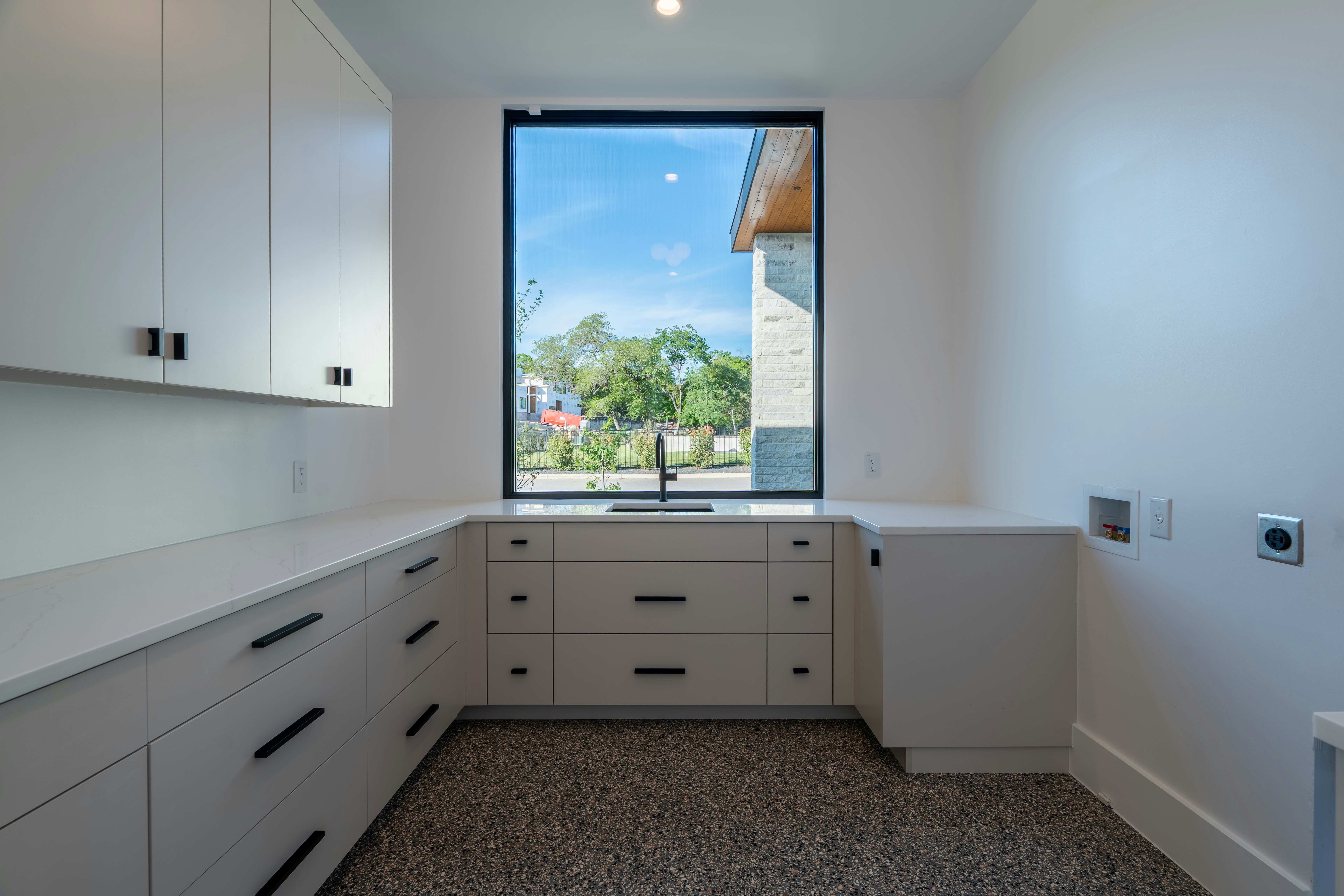 modern laundry room interior, wallpaper, Modern Laundry Room Furniture Arrangement: Layout Guide 6