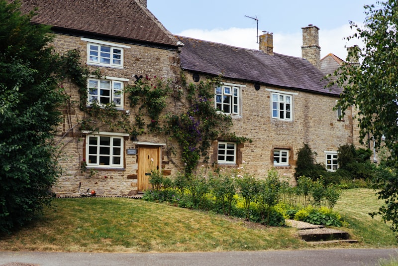 Stone cottage with an enclosed garden on the eastern edge of the Lake District