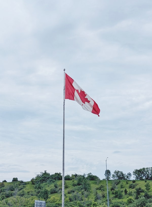 Canadá retalia Trump com tarifas de até 50% sobre aço dos EUA