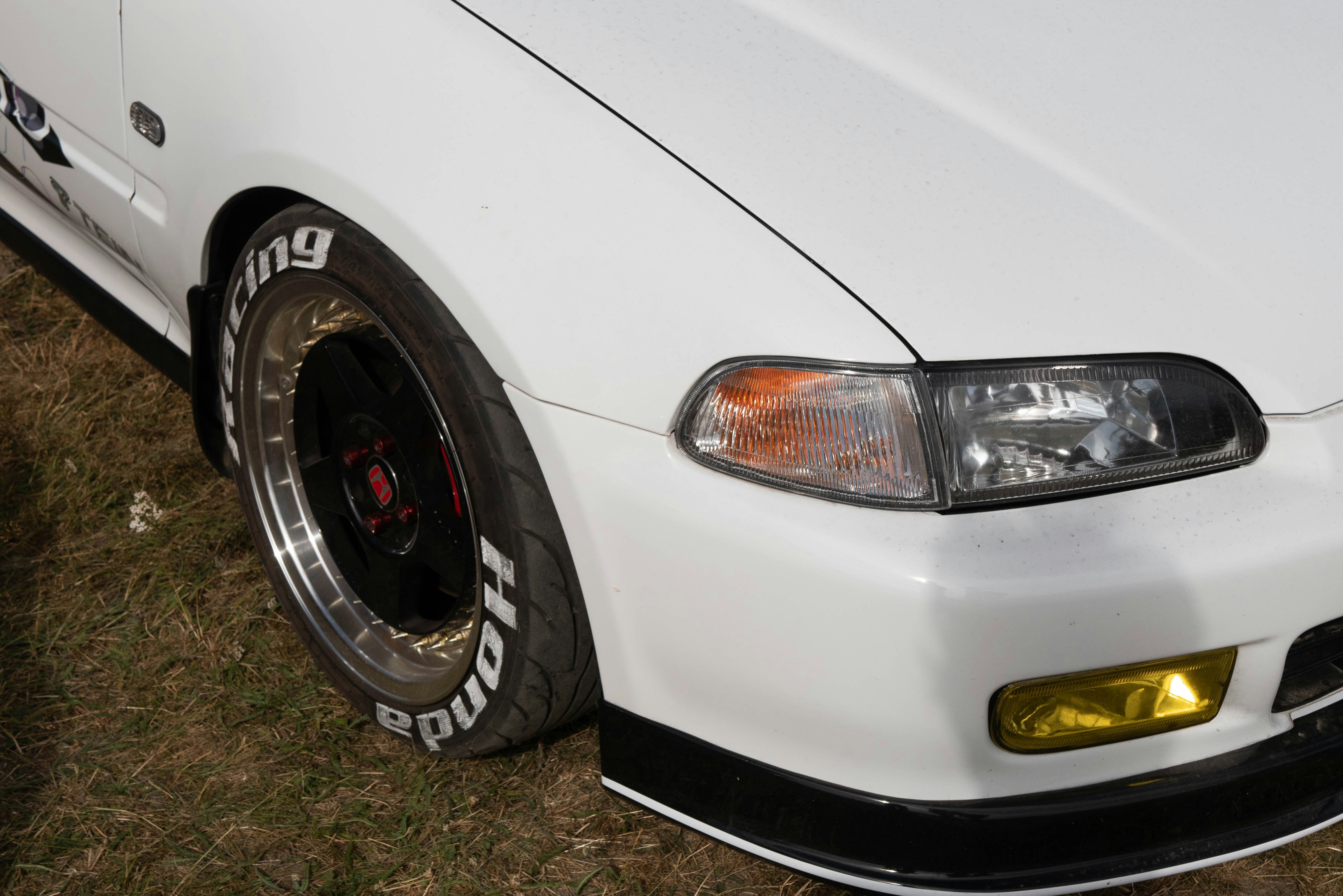 Cars White Car With Custom Wheel And Yellow Fog Light. 4K Wallpaper #2691