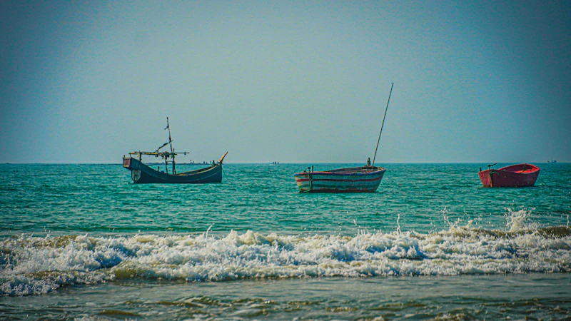 Traditional dhow sailing on turquoise water during the Safari Blue Tour