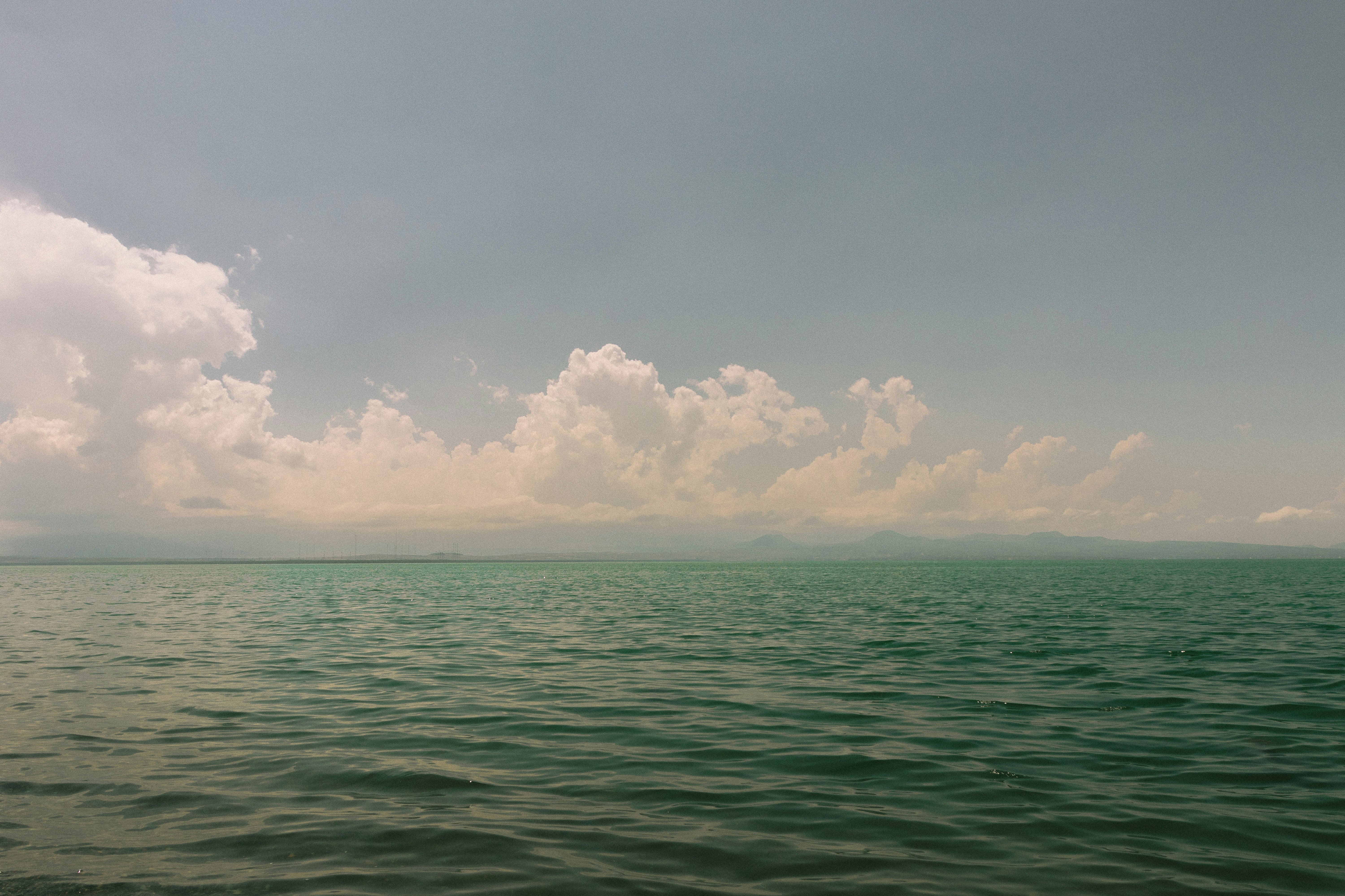 Ocean Calm Green Ocean Under A Cloudy Sky. 4K Wallpaper #3590